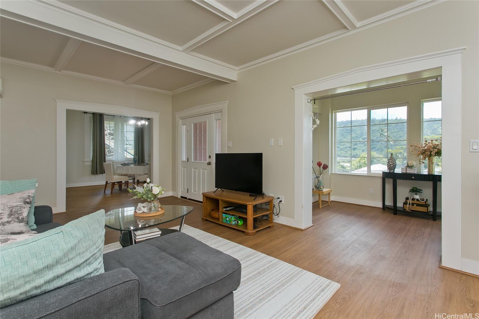 2742 Manoa Road