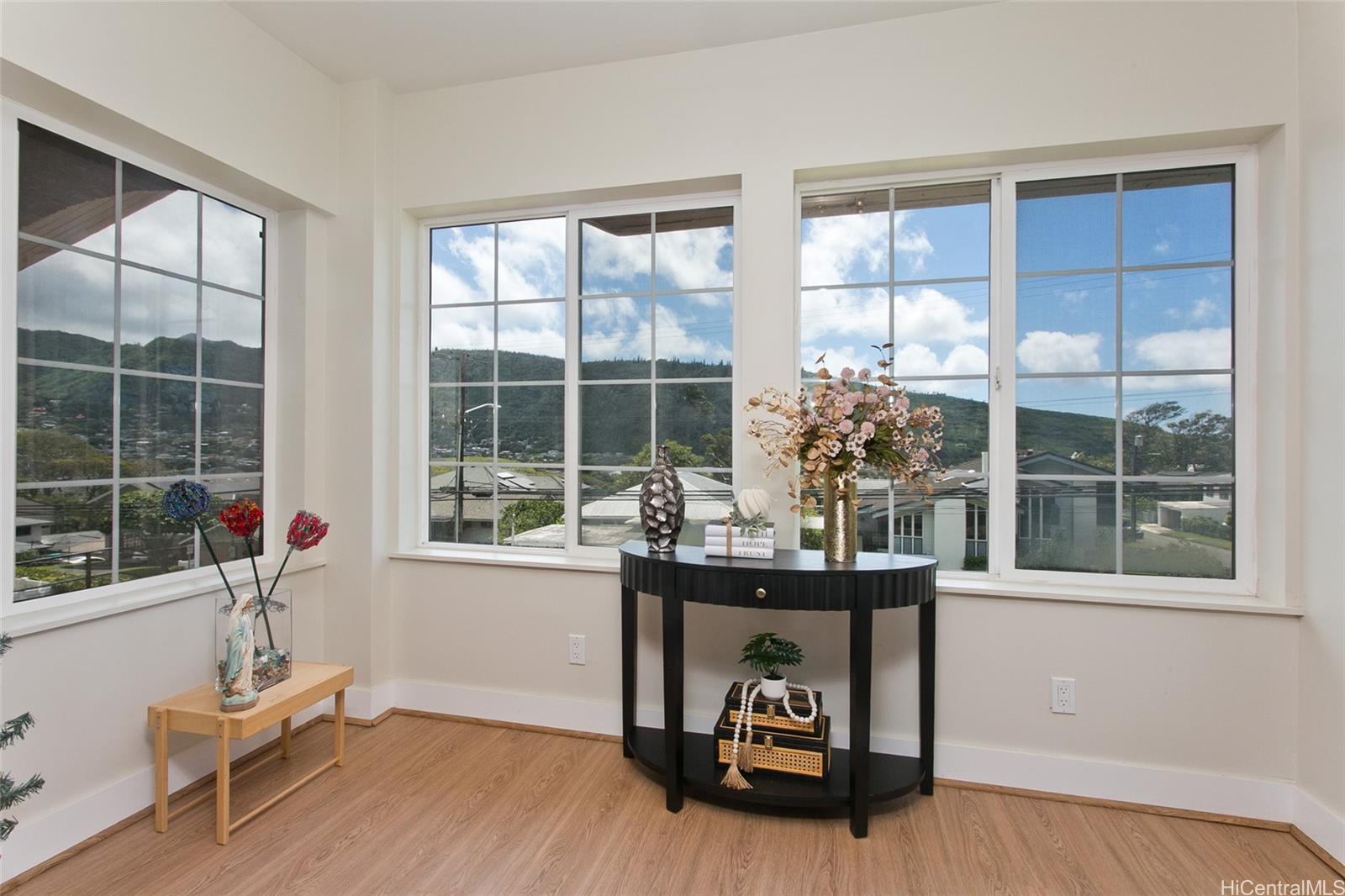 2742 Manoa Road