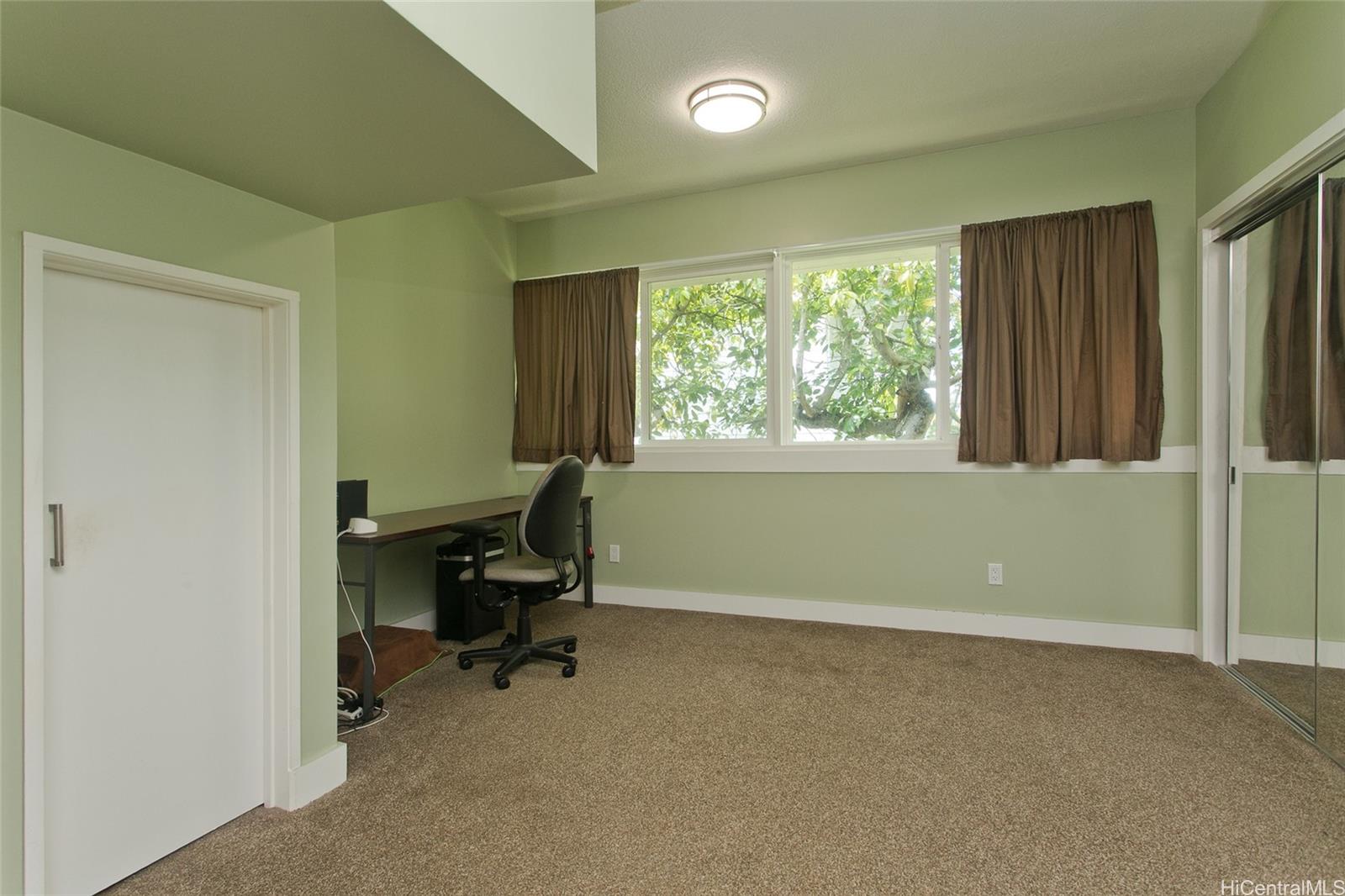 2742 Manoa Road