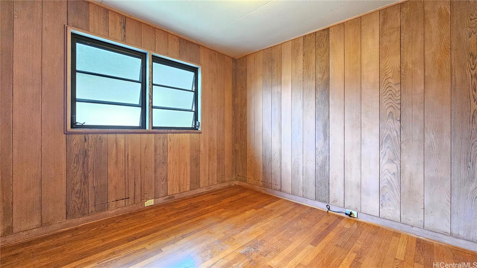 Photo 16 of 25