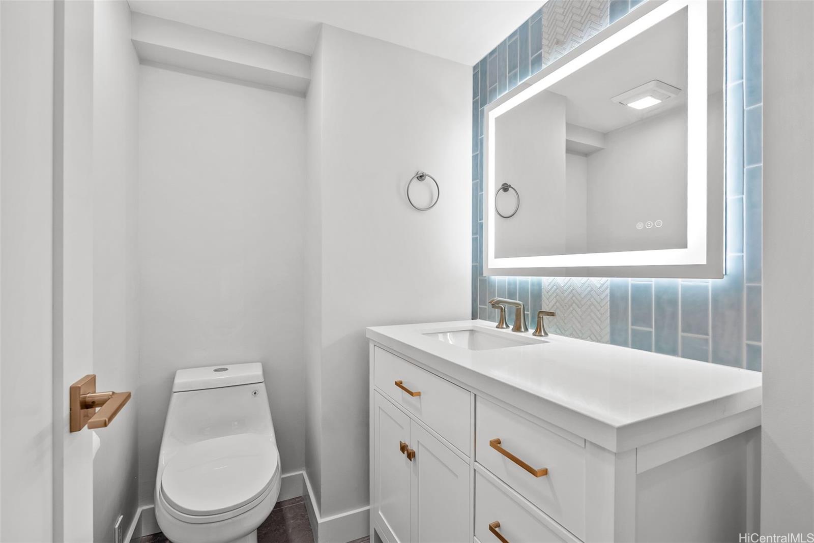 3015 Kalakaua Avenue  Unit 201