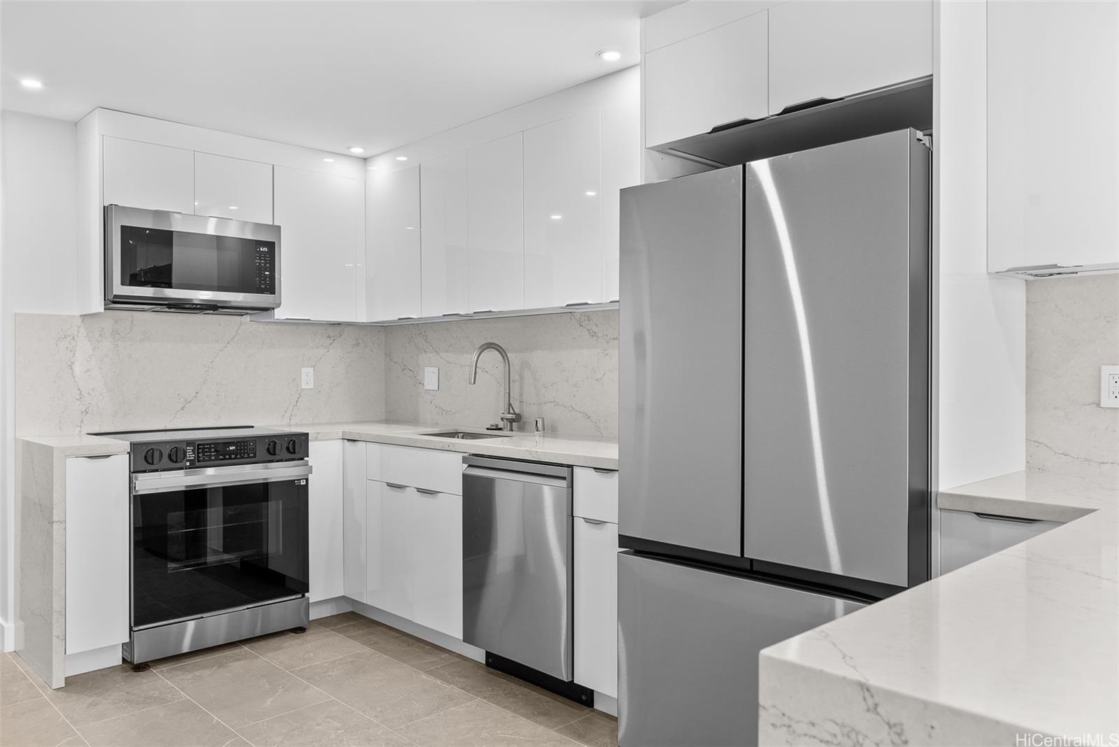 3015 Kalakaua Avenue  Unit 201