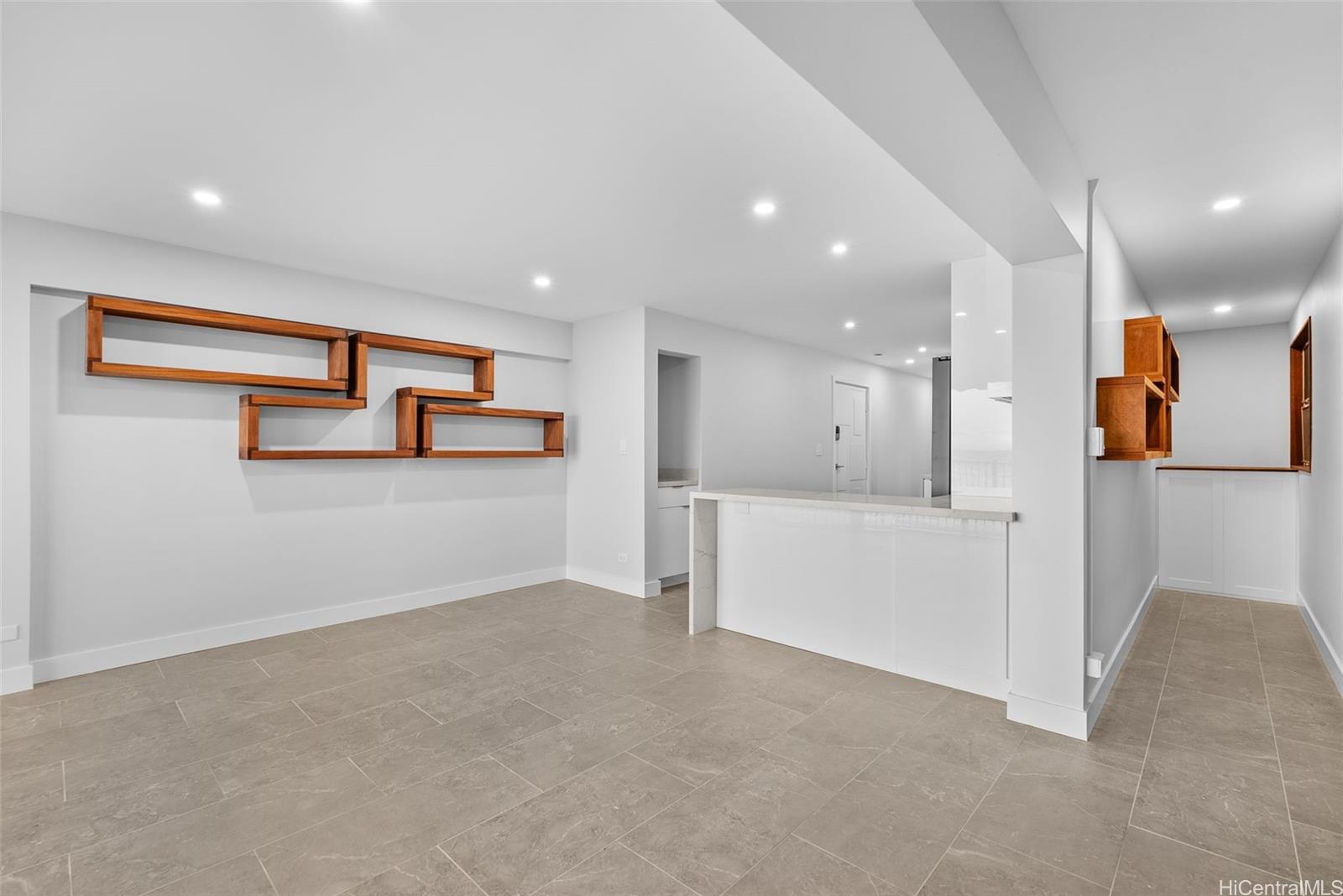 3015 Kalakaua Avenue  Unit 201