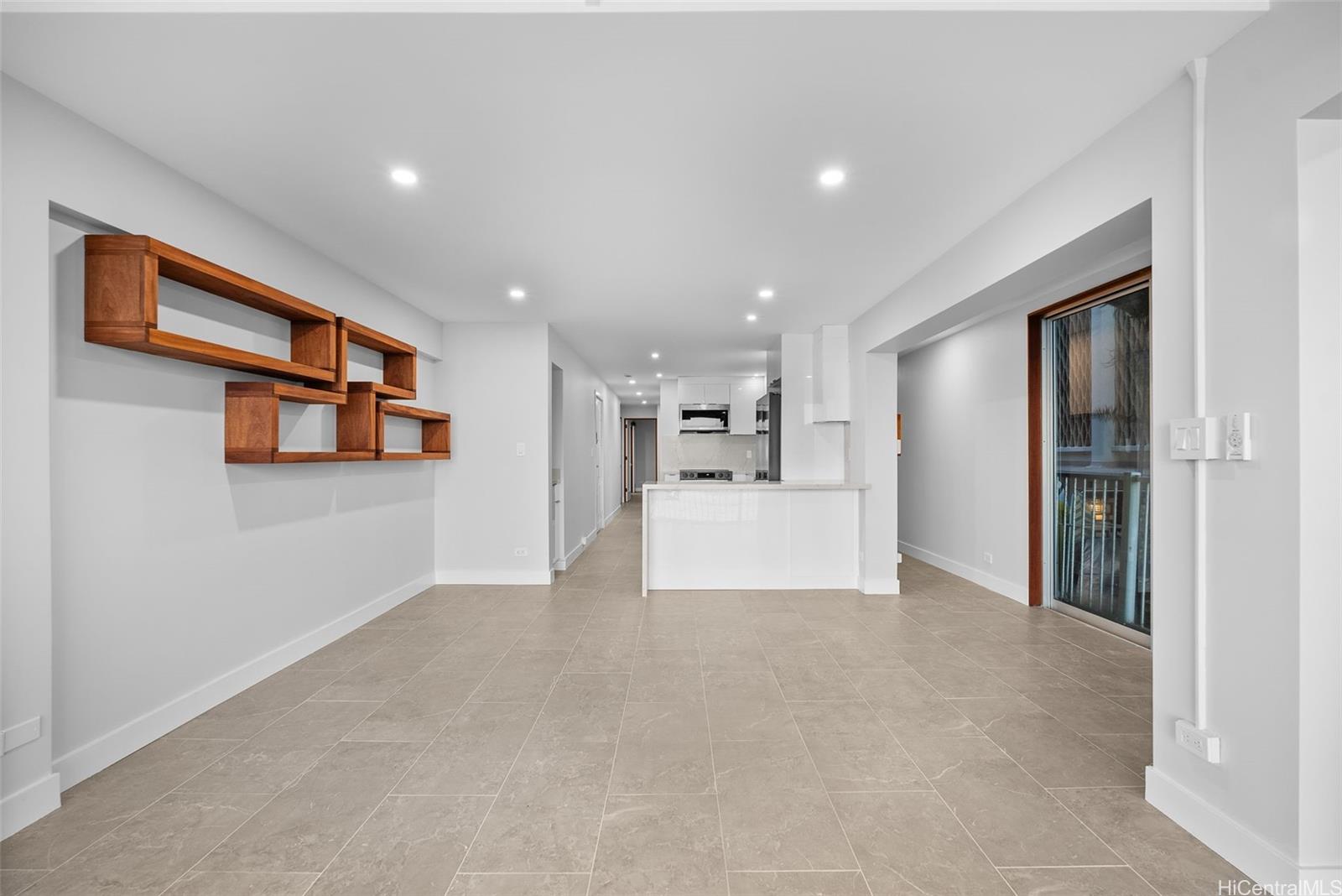 3015 Kalakaua Avenue  Unit 201
