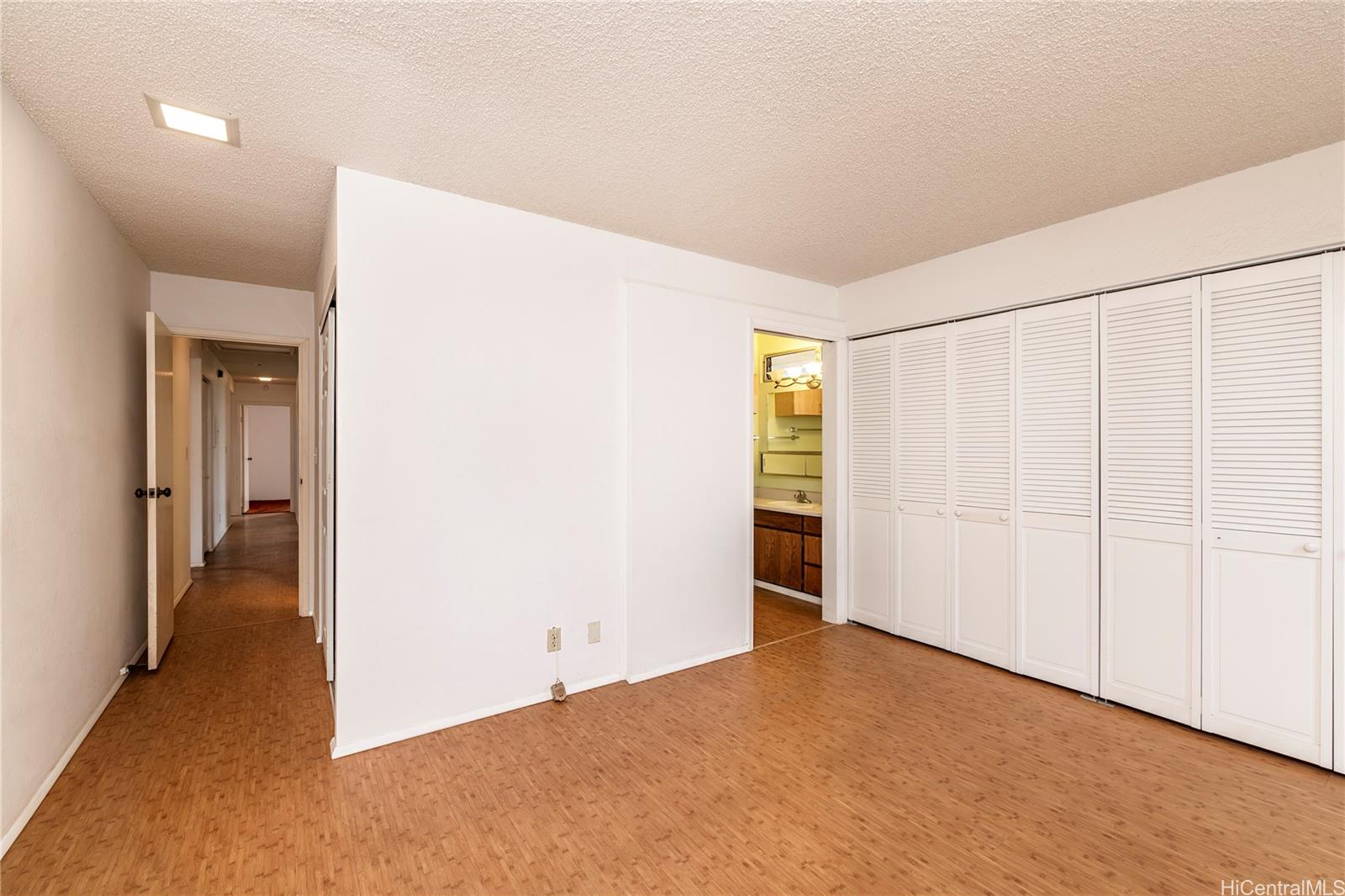 Photo 14 of 25