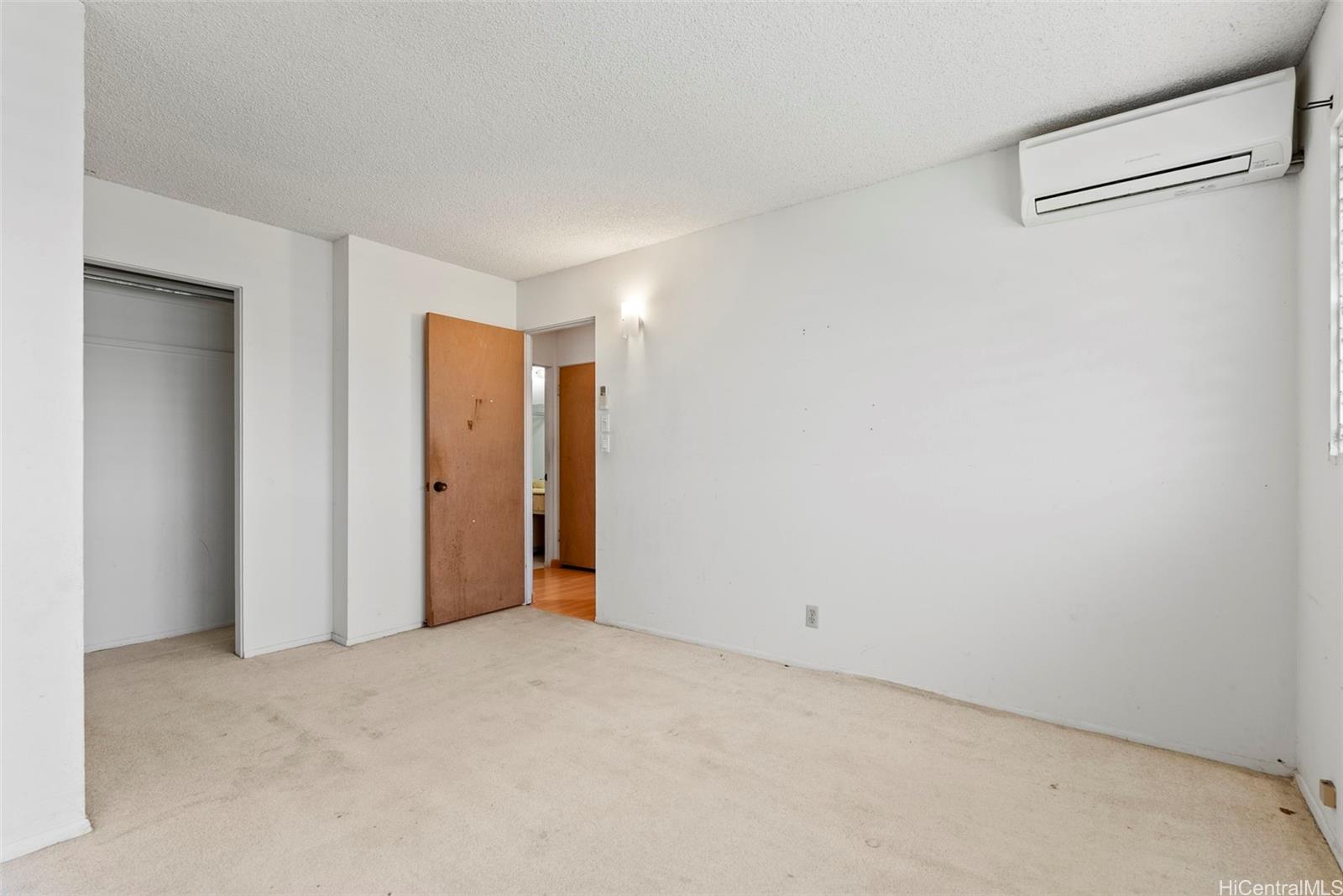 Photo 18 of 25