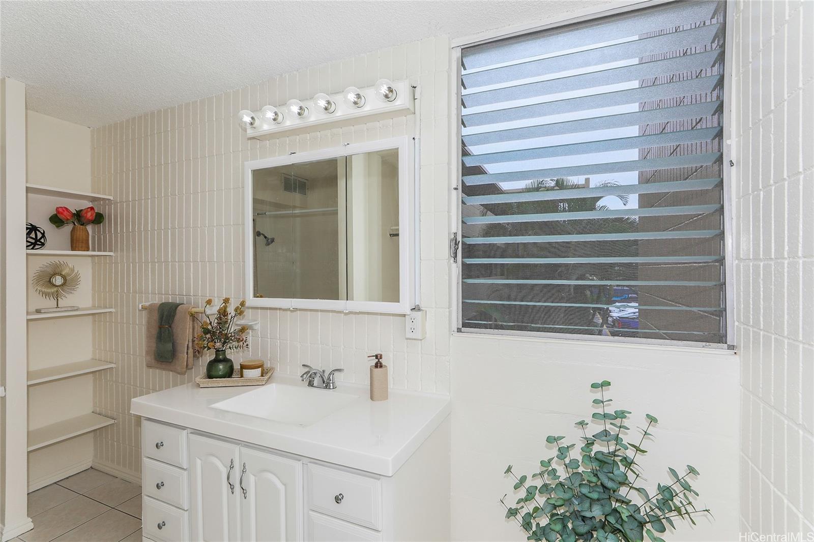 Photo 11 of 25