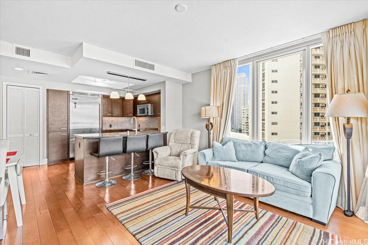 Photo 4 of 25