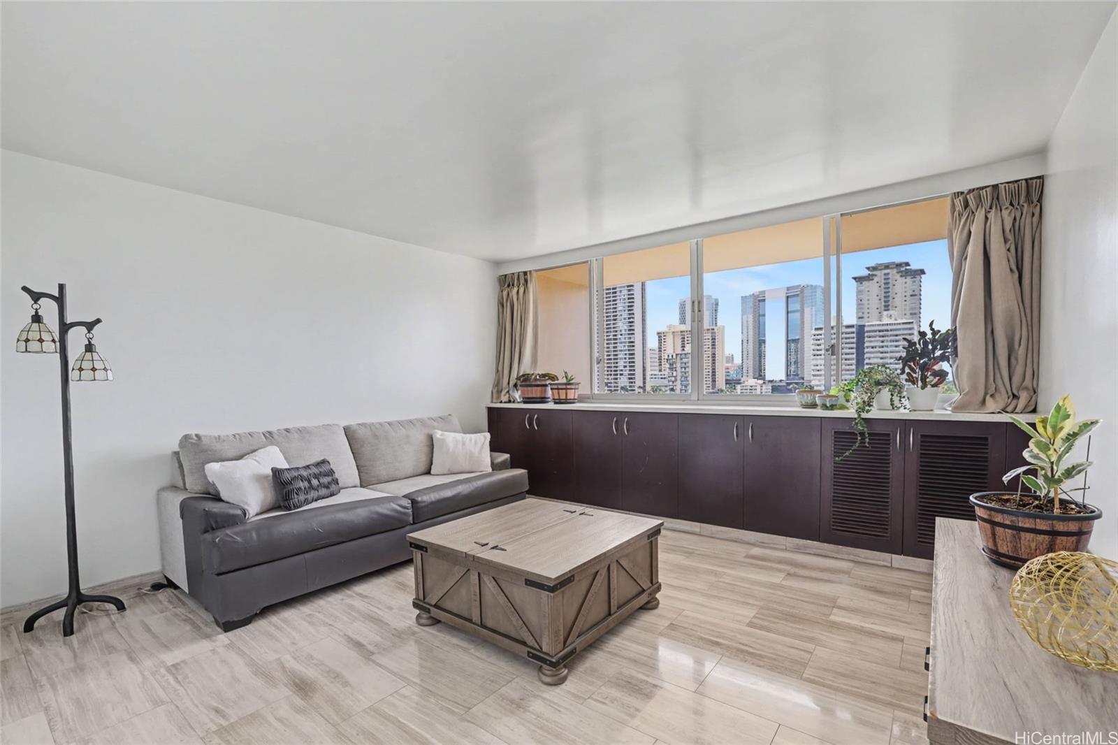500 University Avenue  Unit 904