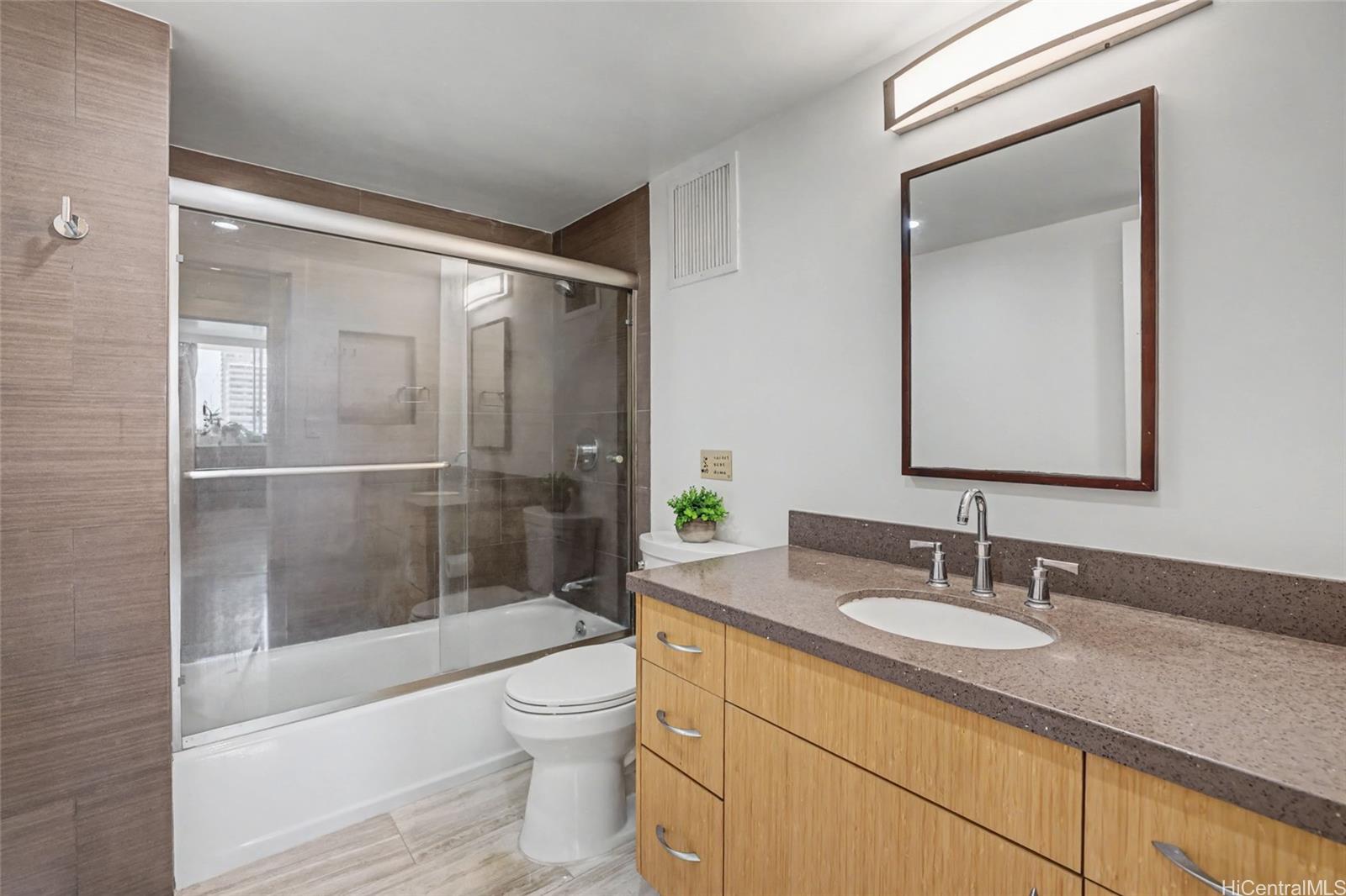 500 University Avenue  Unit 904