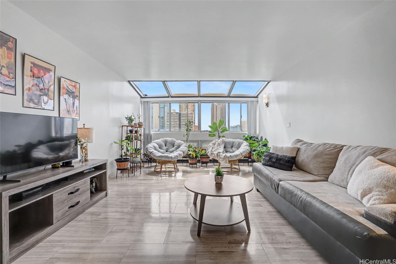 500 University Avenue  Unit 904
