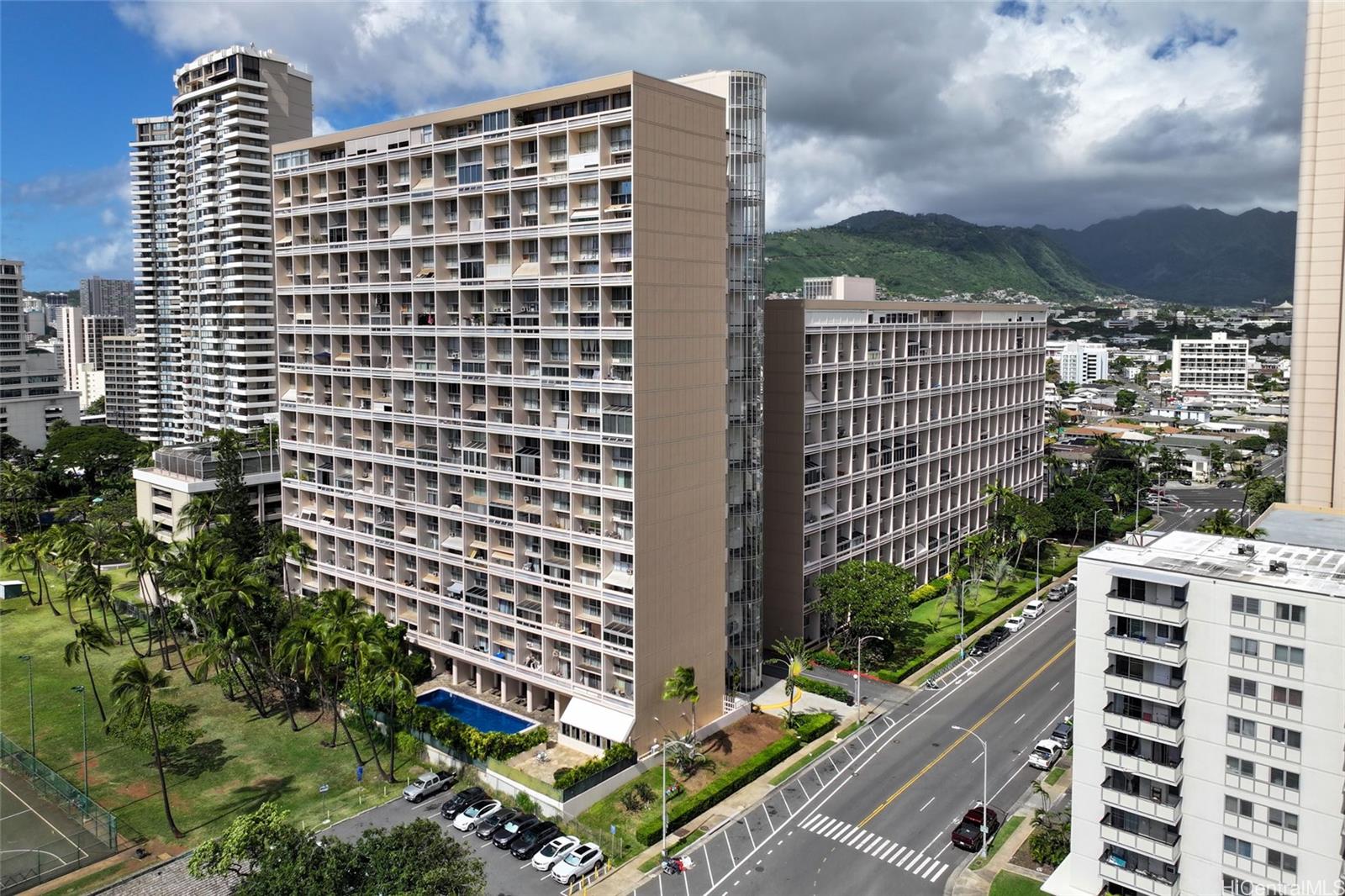 500 University Avenue  Unit 904