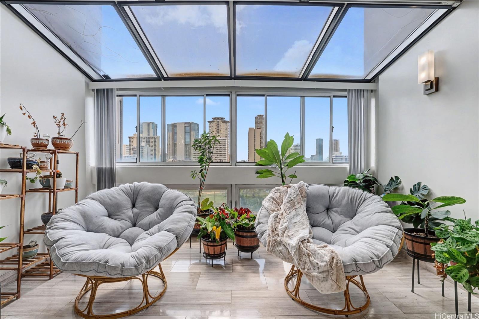 500 University Avenue  Unit 904