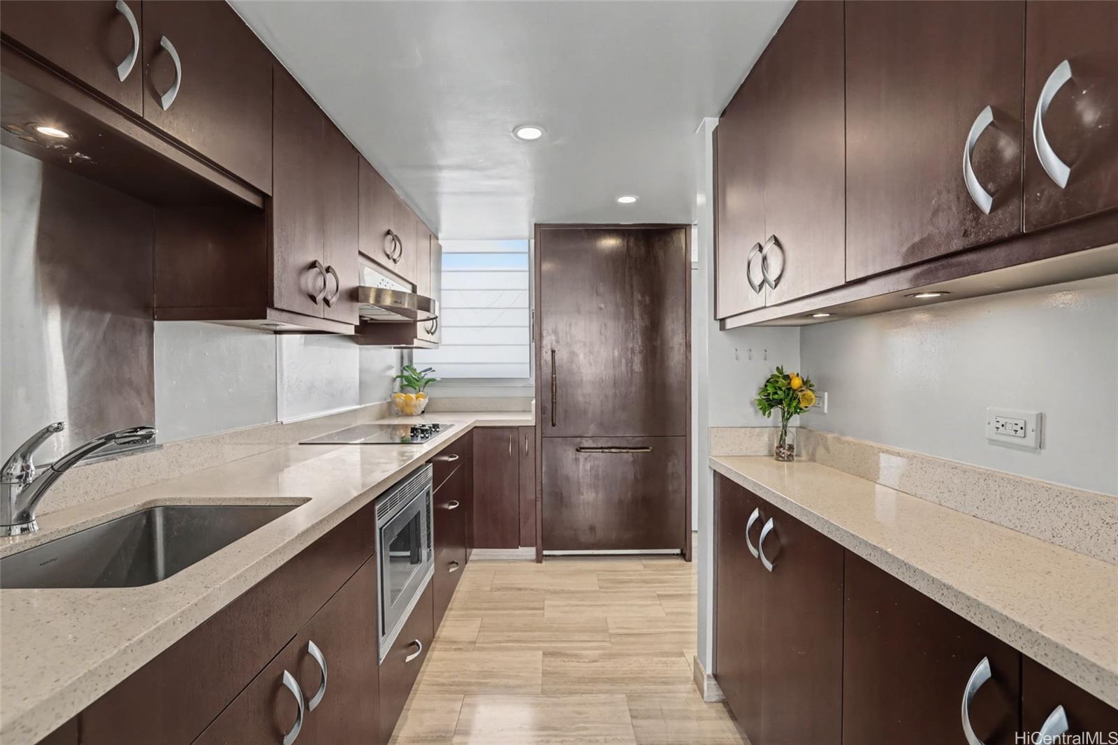500 University Avenue  Unit 904