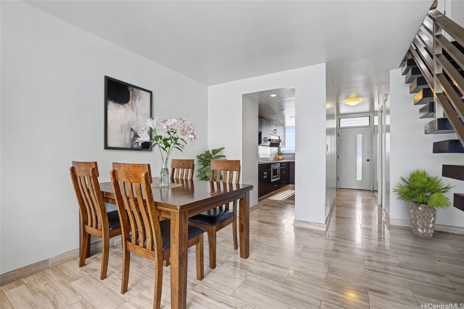 500 University Avenue  Unit 904
