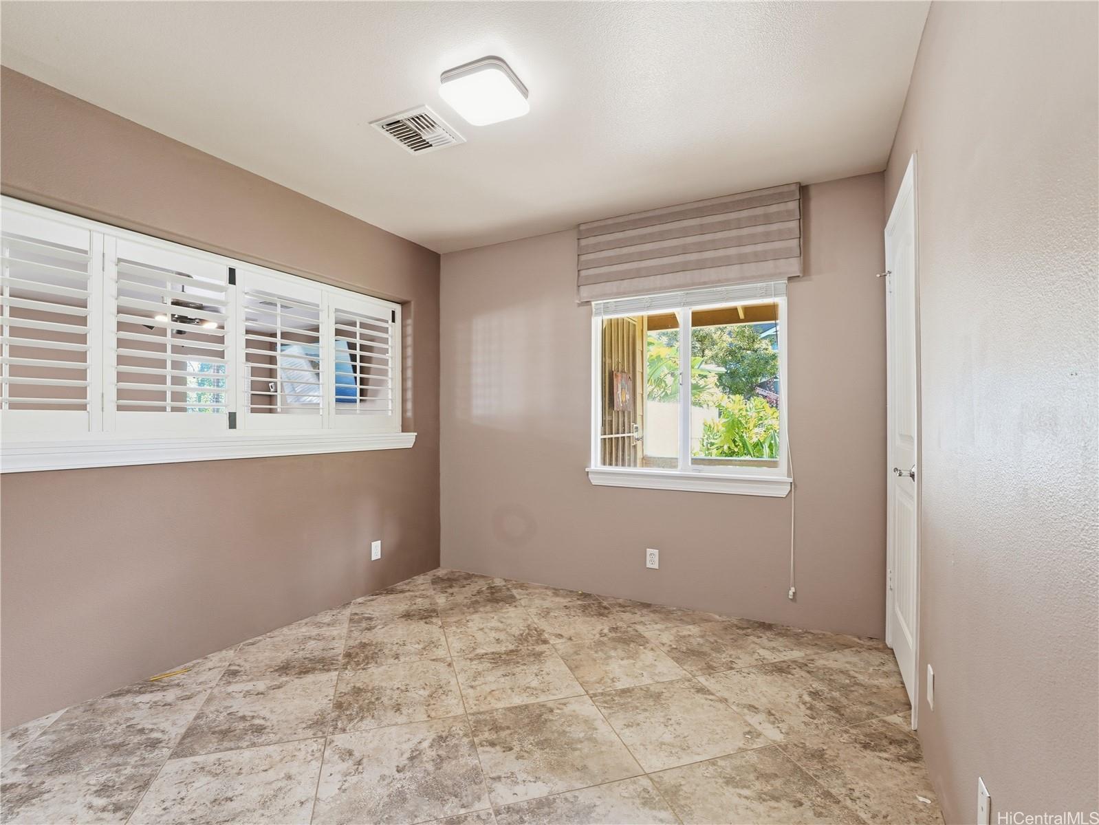 87-2201 Pakeke Street  Unit 65