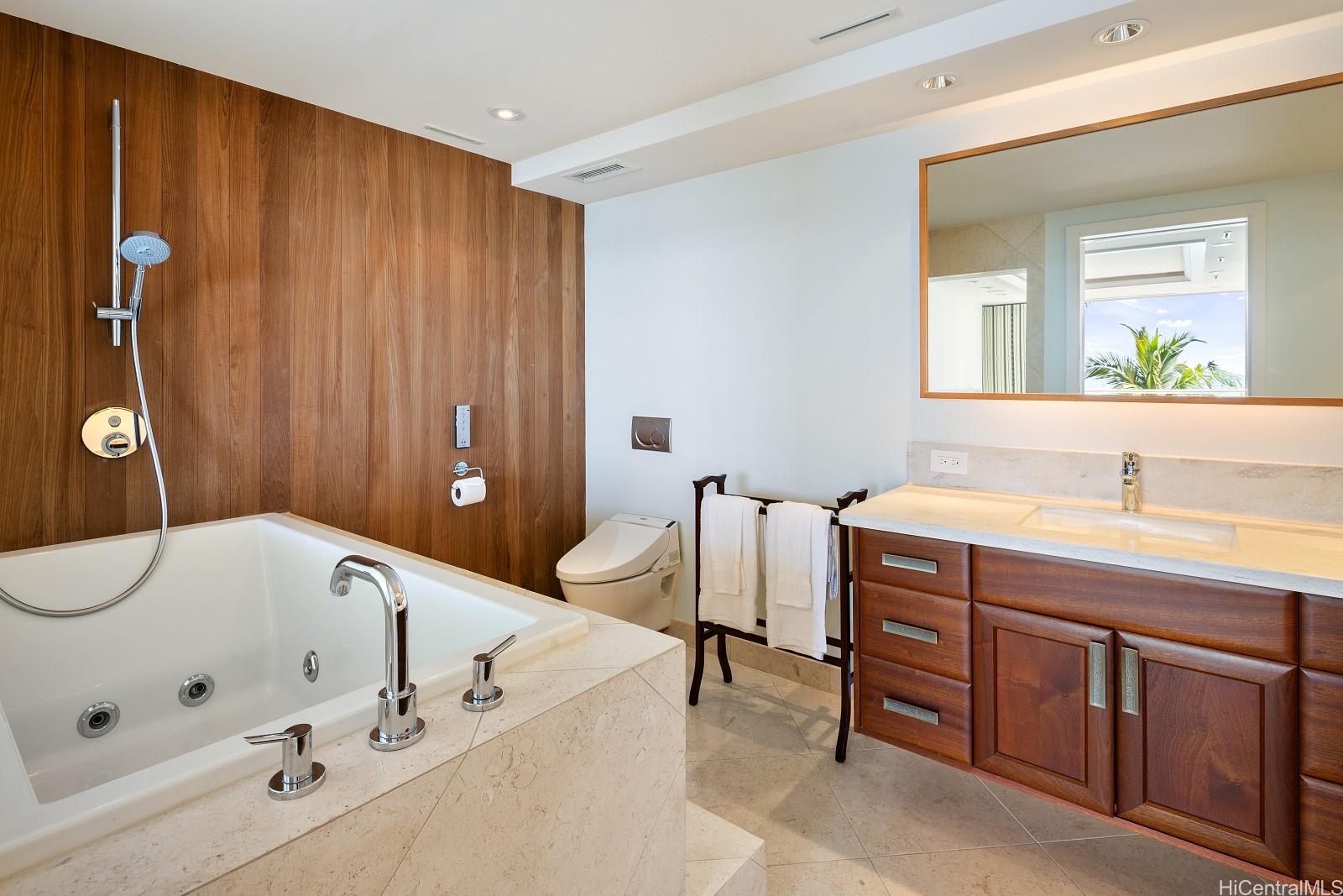2979 Kalakaua Avenue  Unit 601