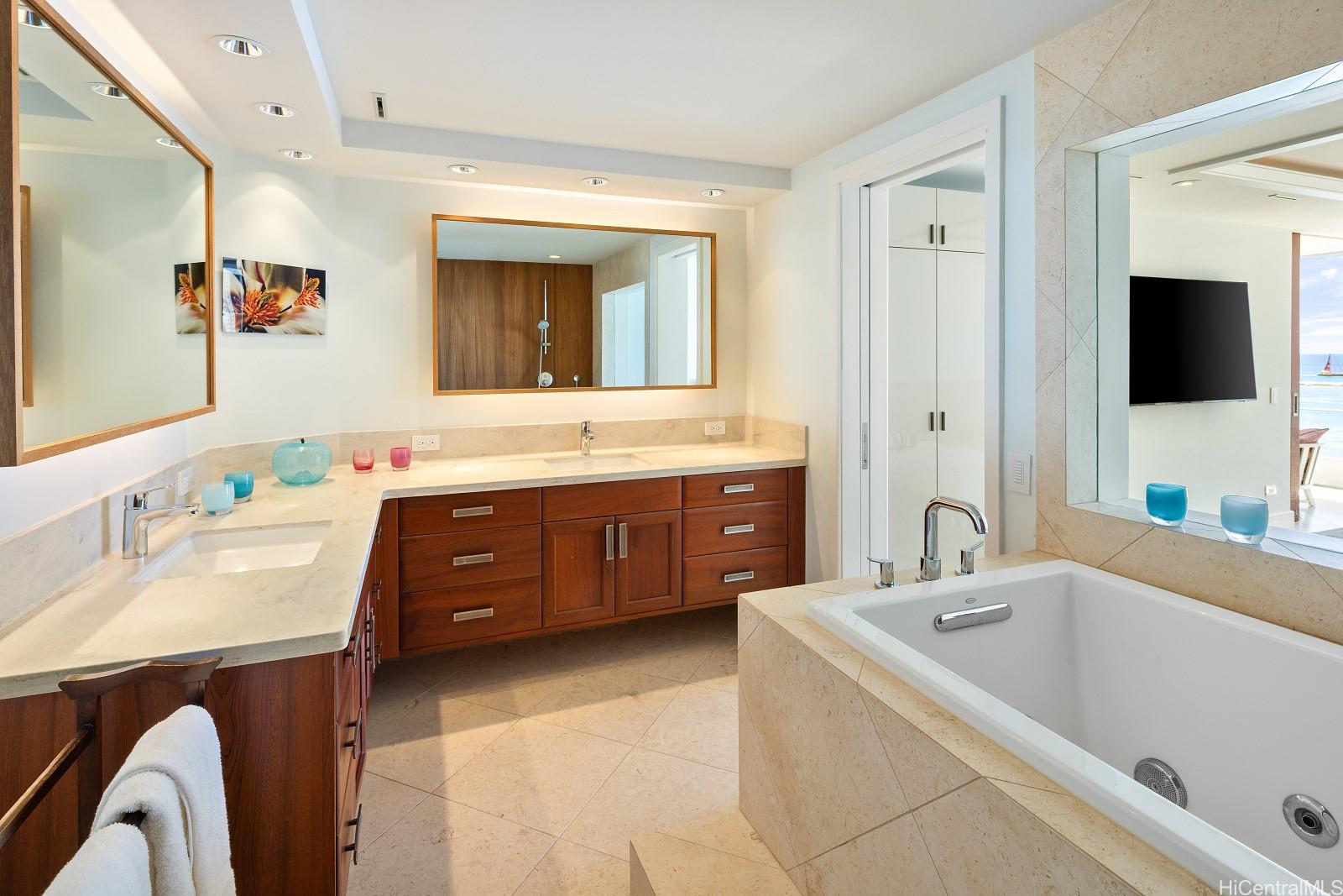 2979 Kalakaua Avenue  Unit 601