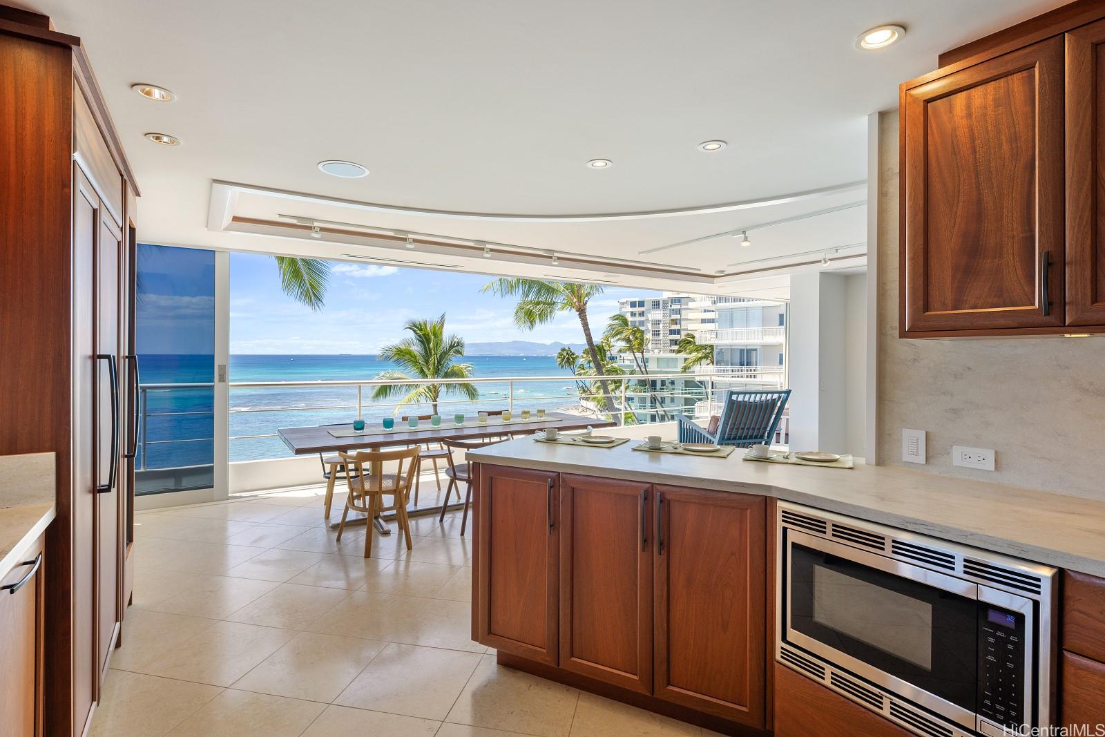 2979 Kalakaua Avenue  Unit 601