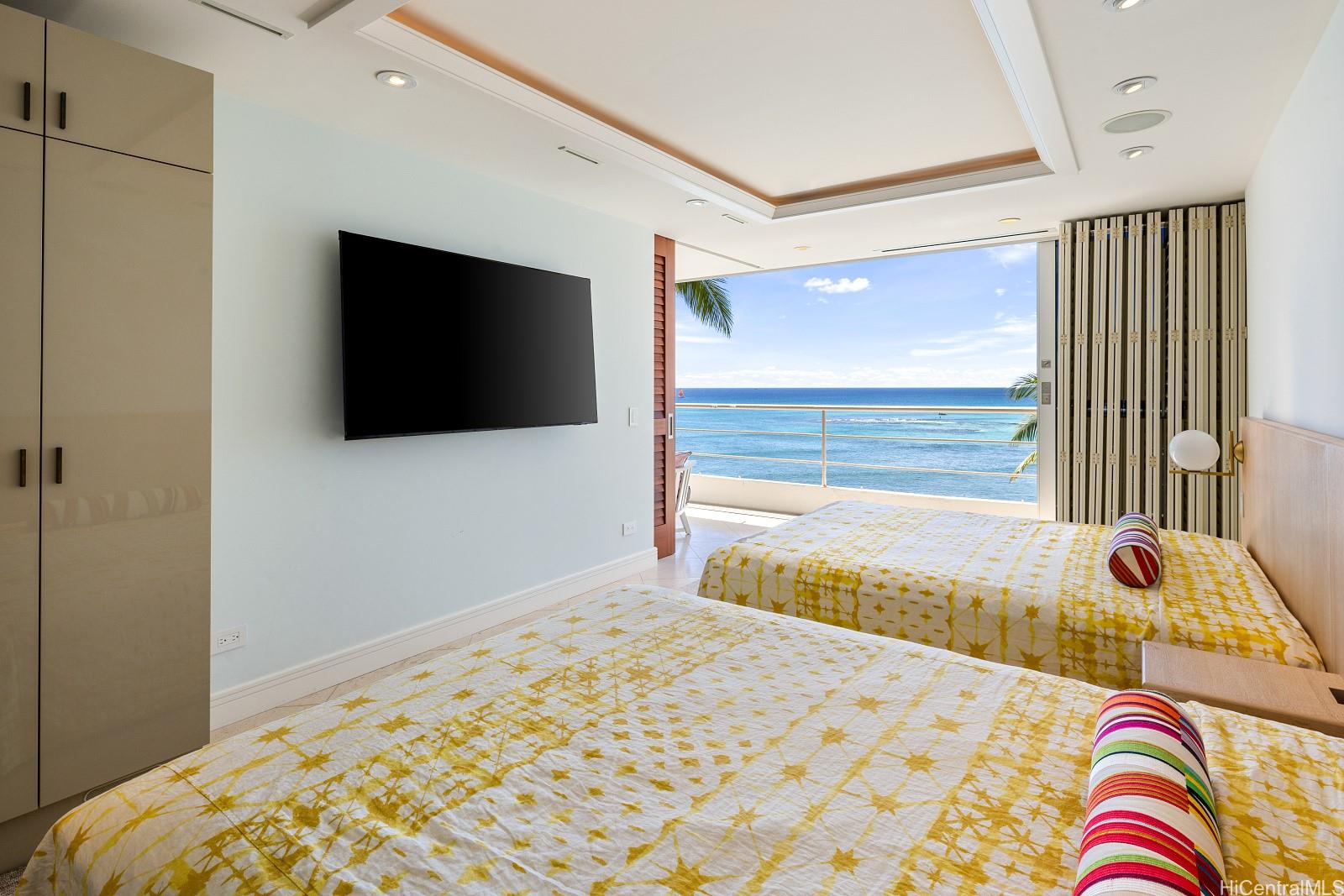 2979 Kalakaua Avenue  Unit 601