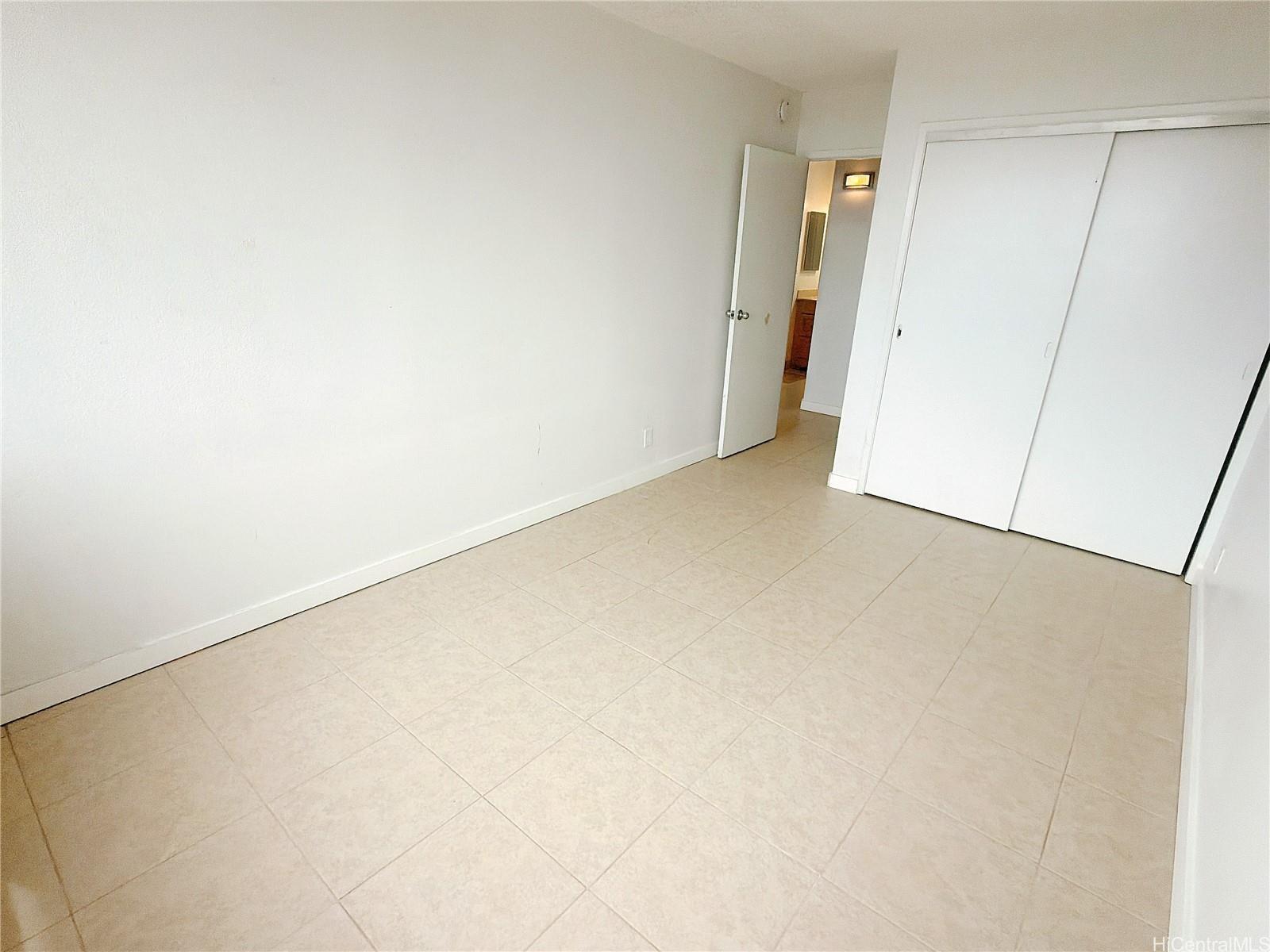 Photo 18 of 25
