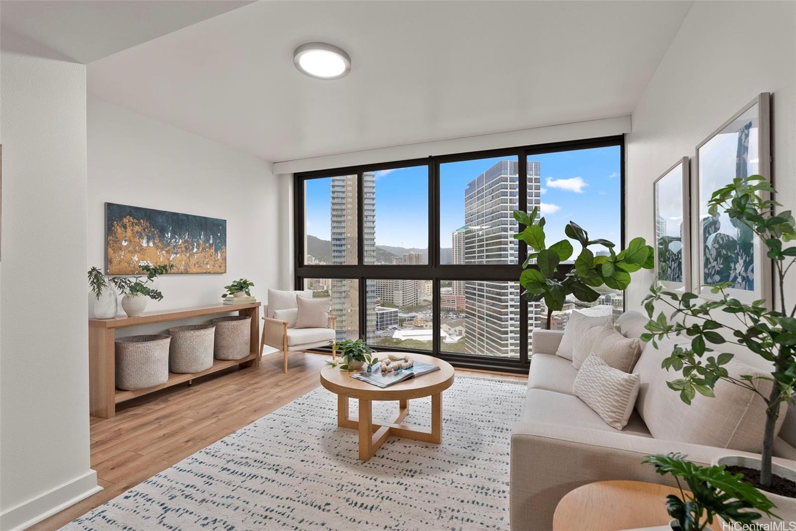 600 Queen Street 2407