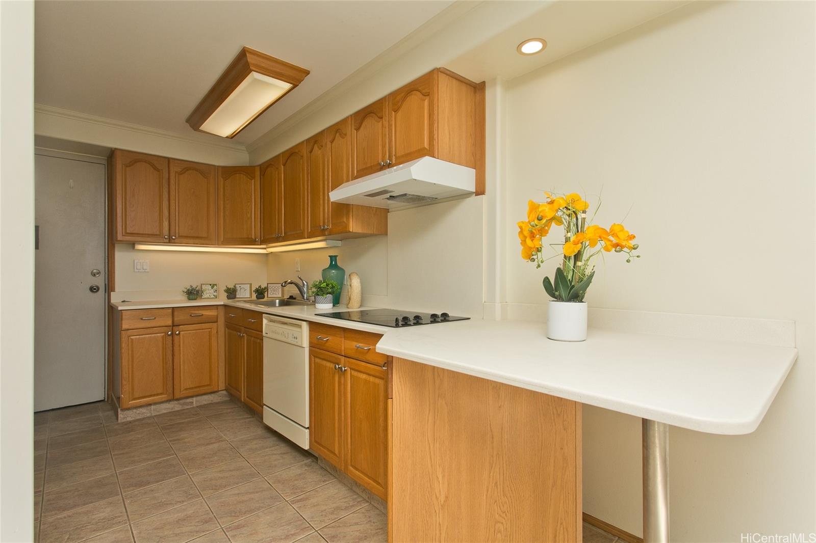 1560 Kanunu Street 805