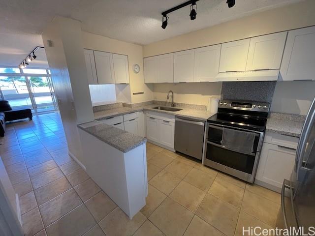 500 University Avenue 528