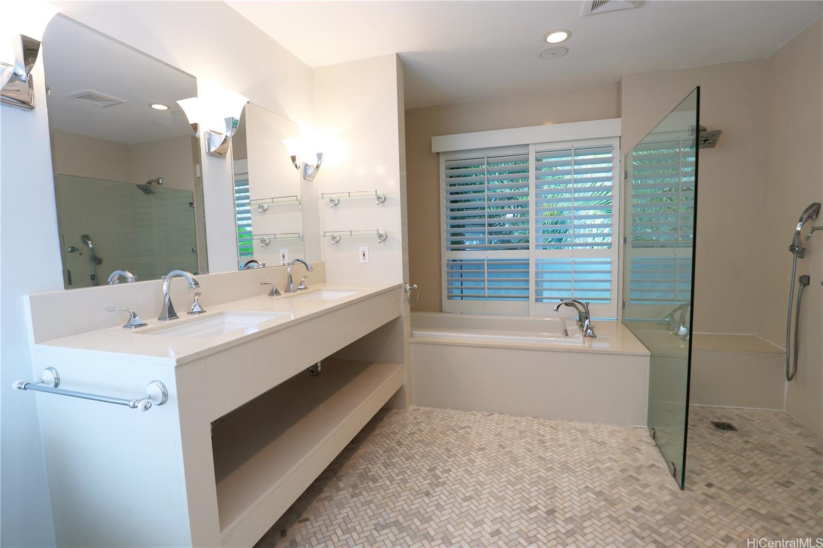 3063 Diamond Head Road