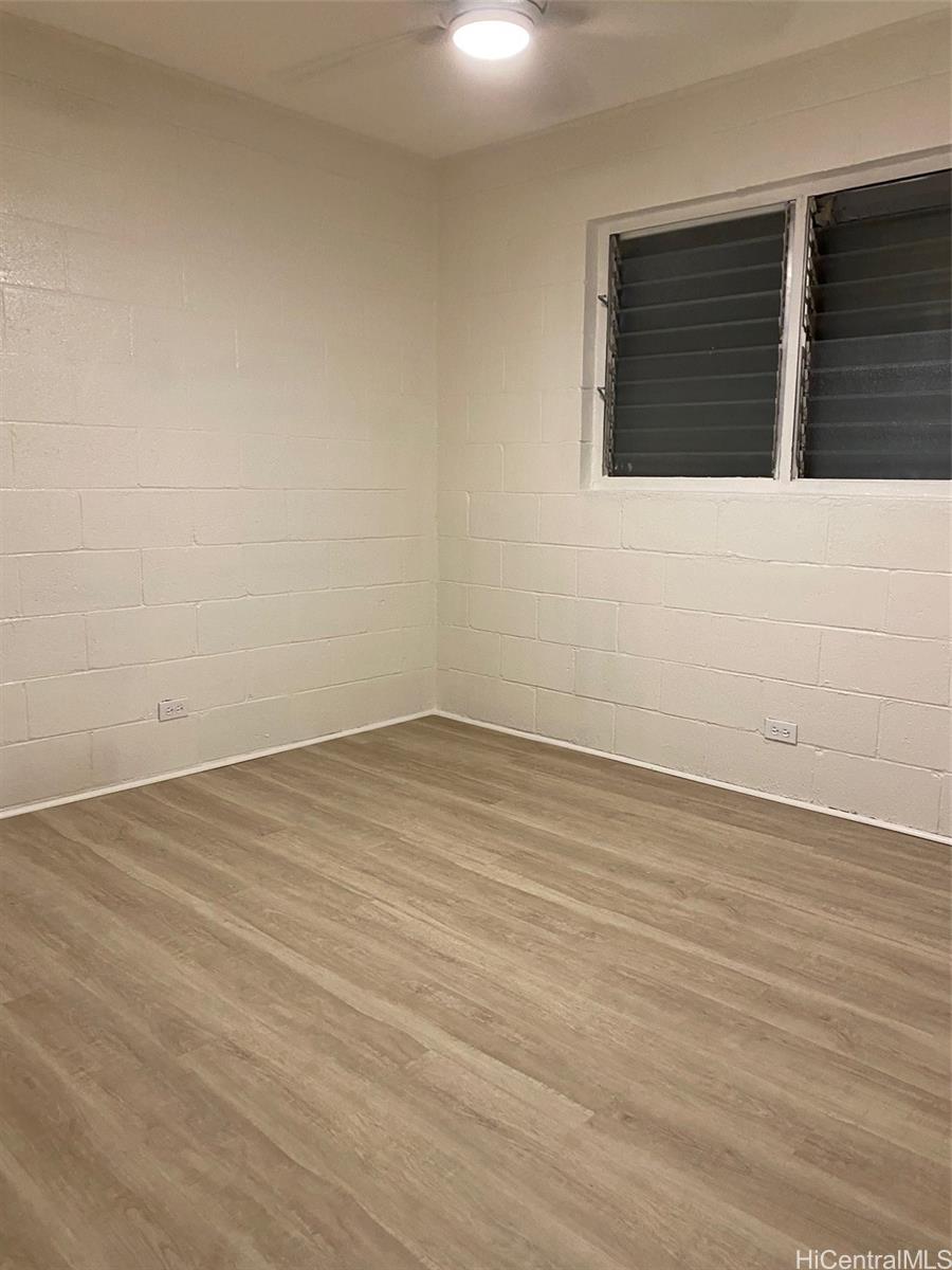Photo 4 of 25