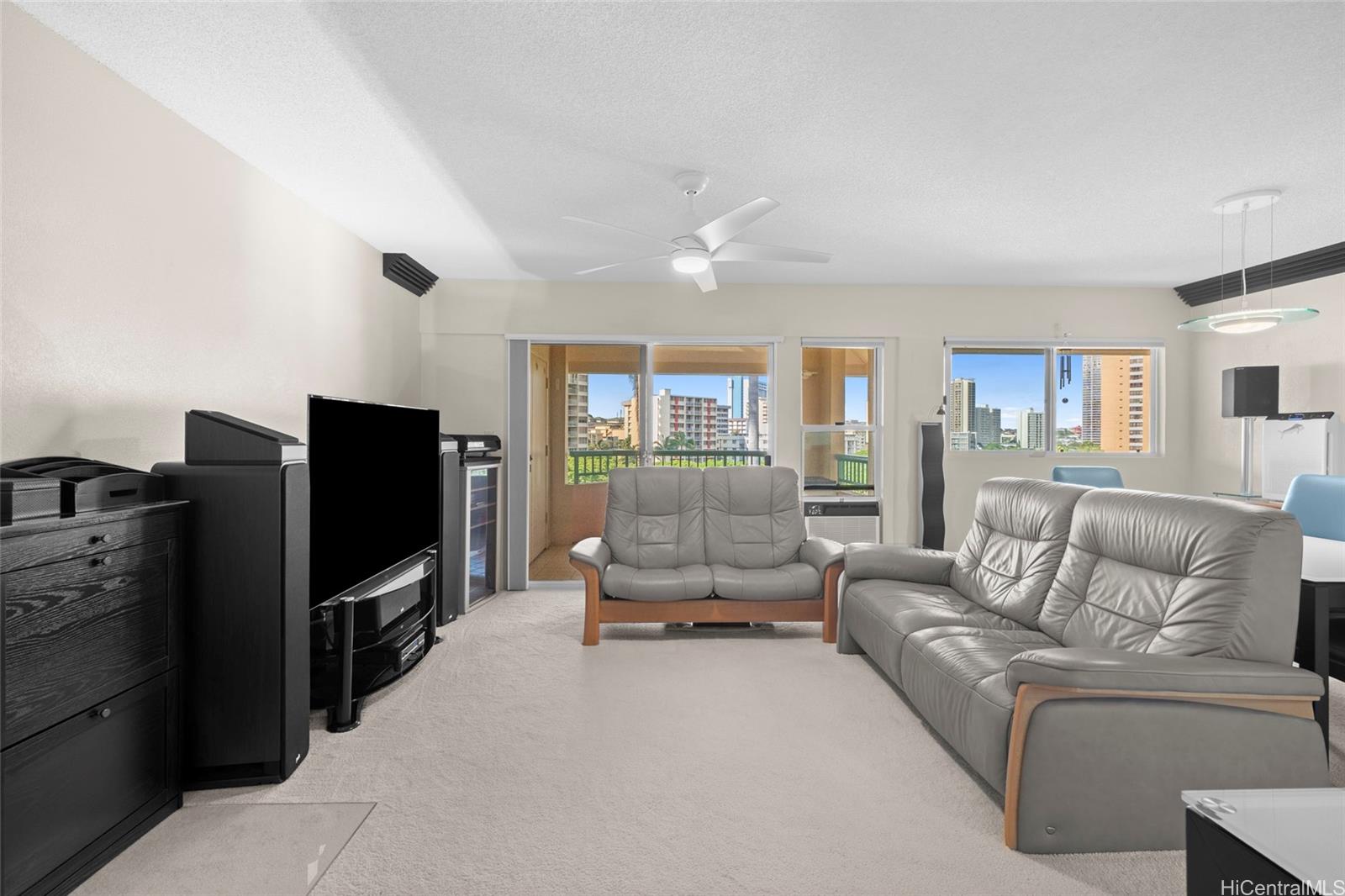 Photo 3 of 22