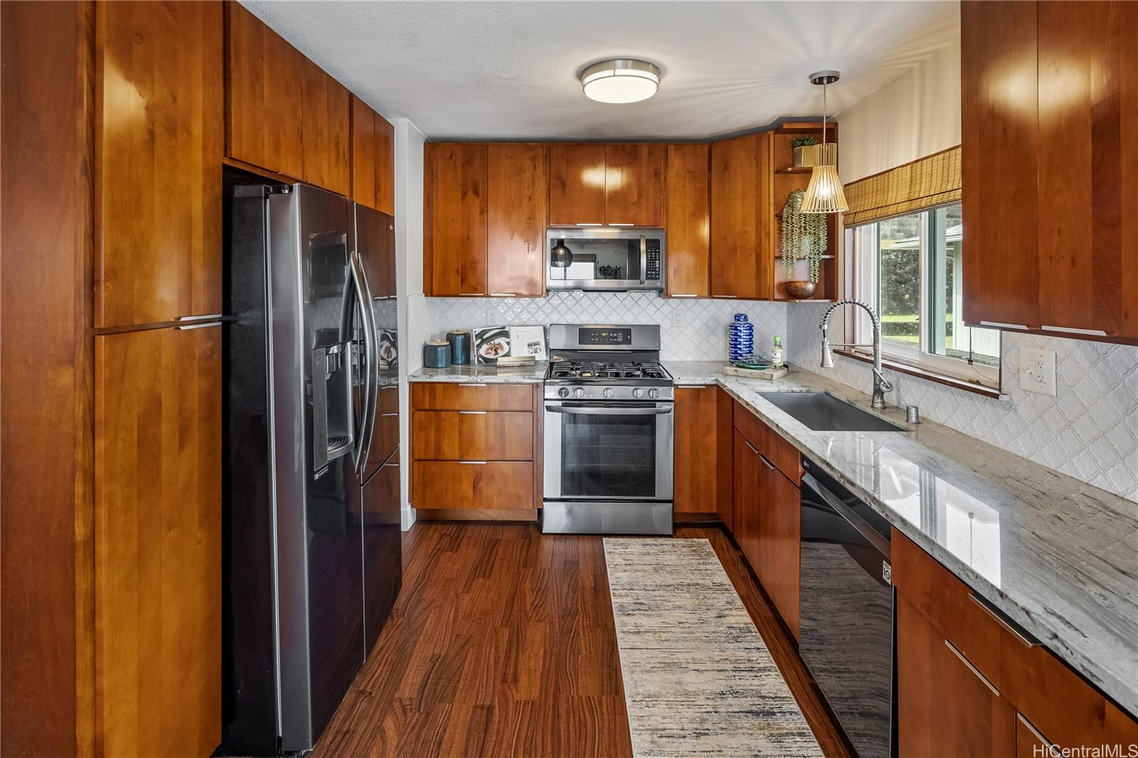 Photo 11 of 25