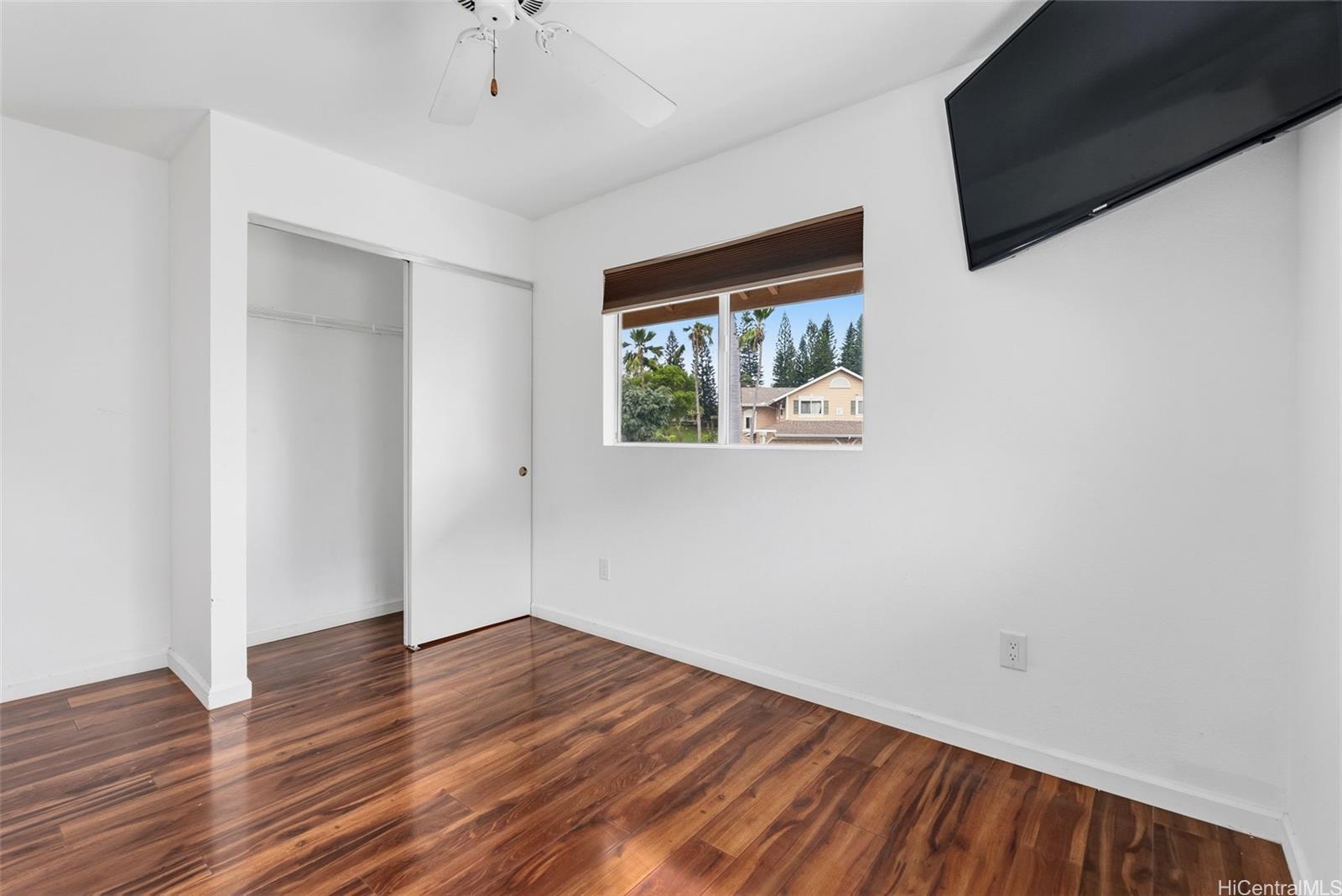 Photo 16 of 24