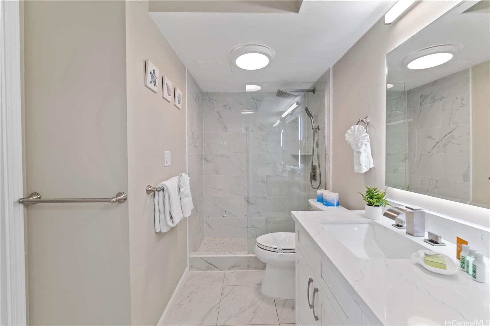 Photo 21 of 25