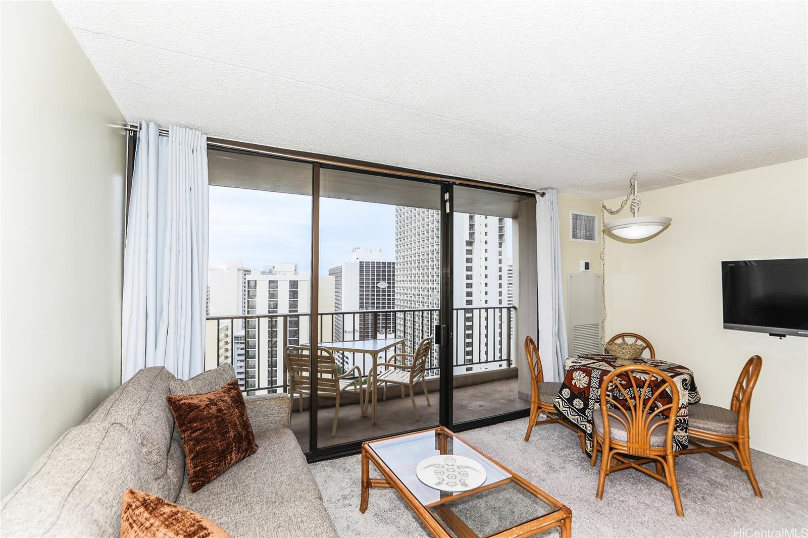 229 Paoakalani Avenue 2206