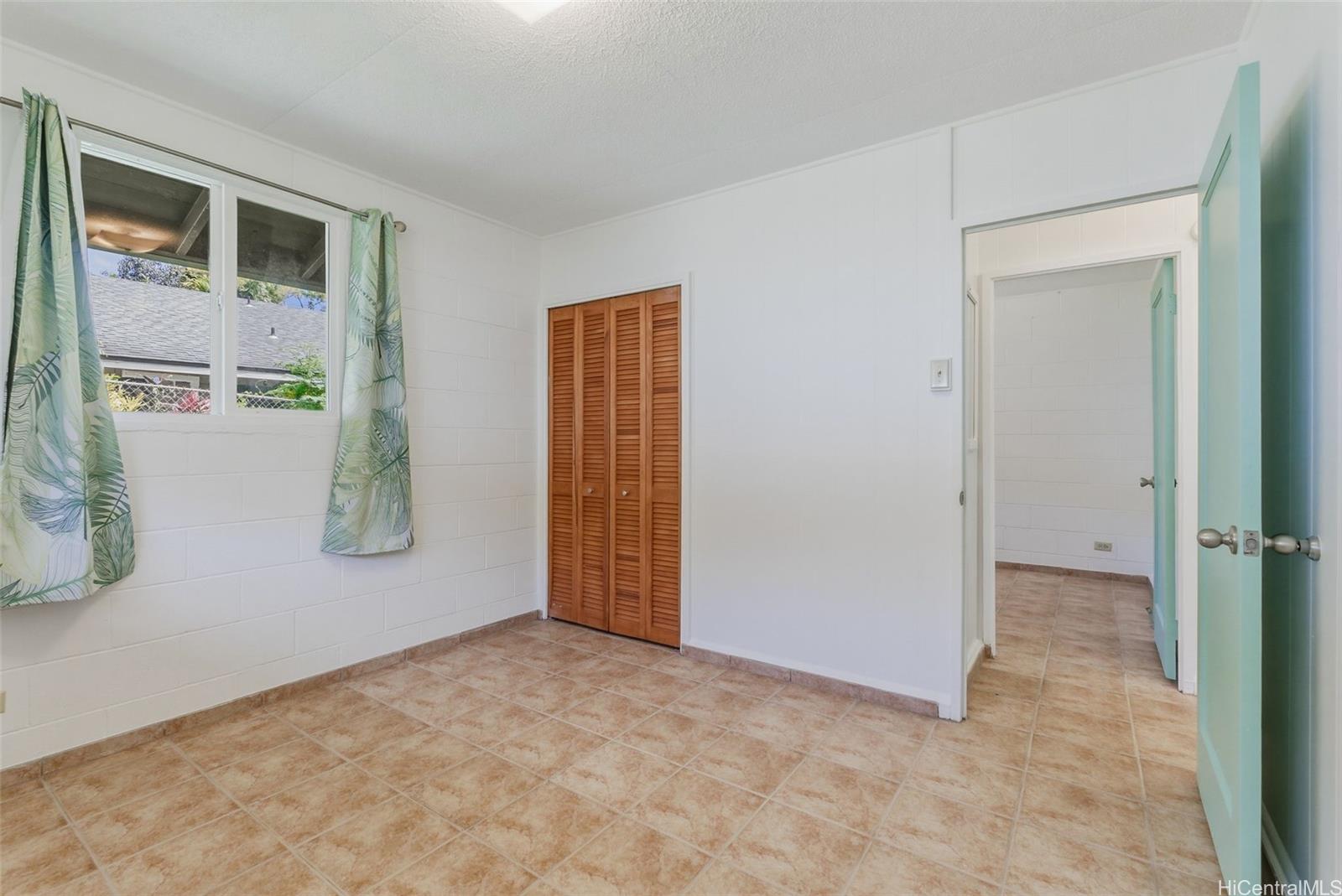 Photo 21 of 25