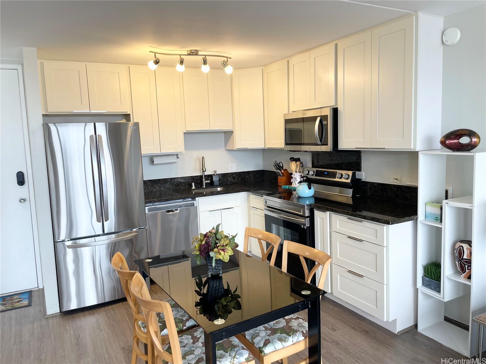 411 Hobron Lane 3802
