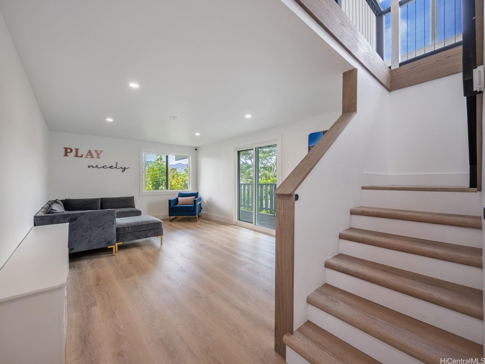95-109 Waikalani Drive
