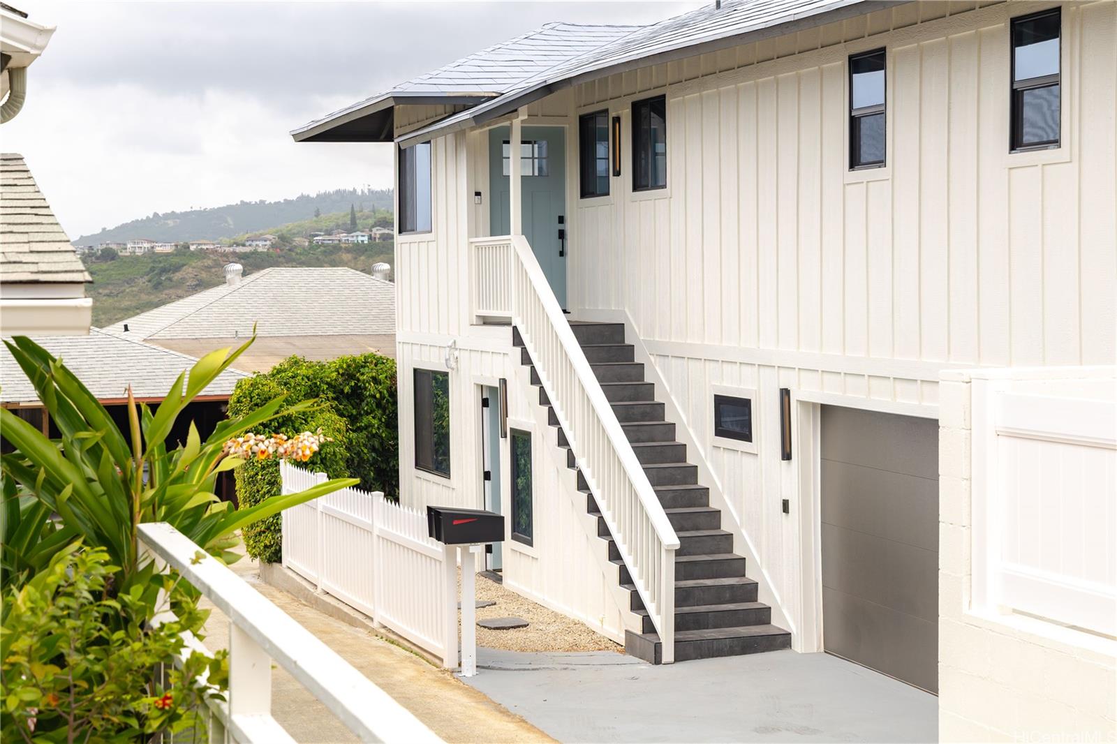 1758 Mikahala Way