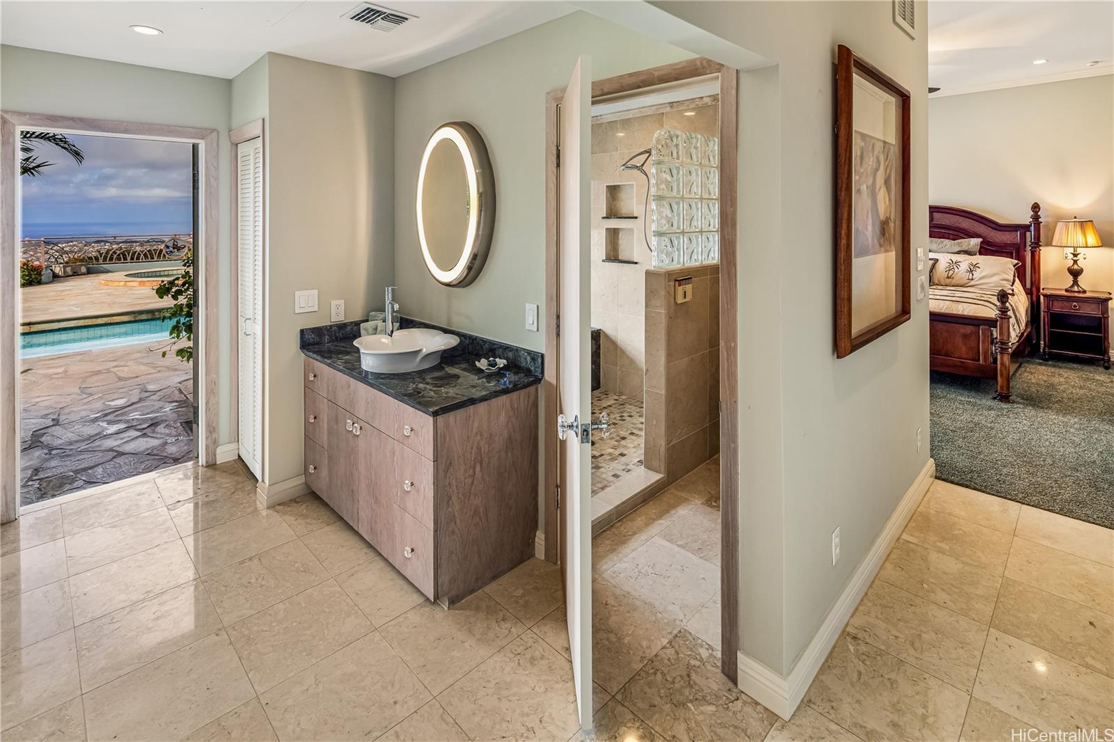 Photo 17 of 25