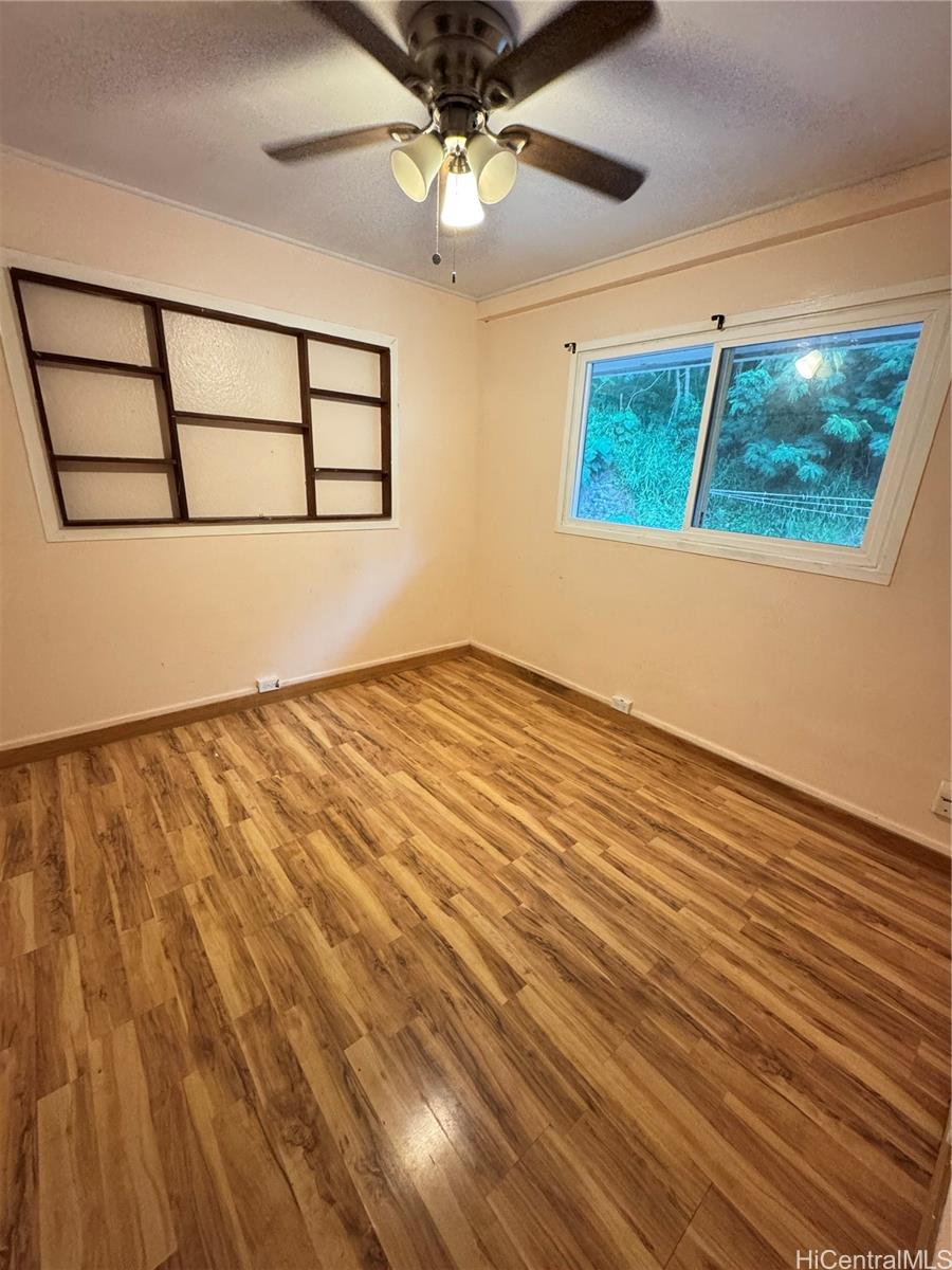 Photo 19 of 23