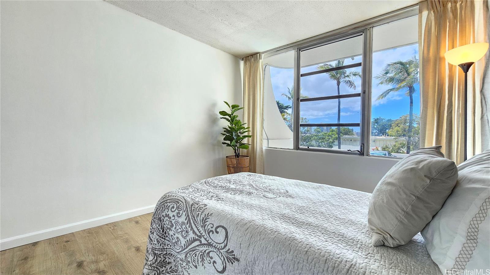 2825 S King Street  Unit 201