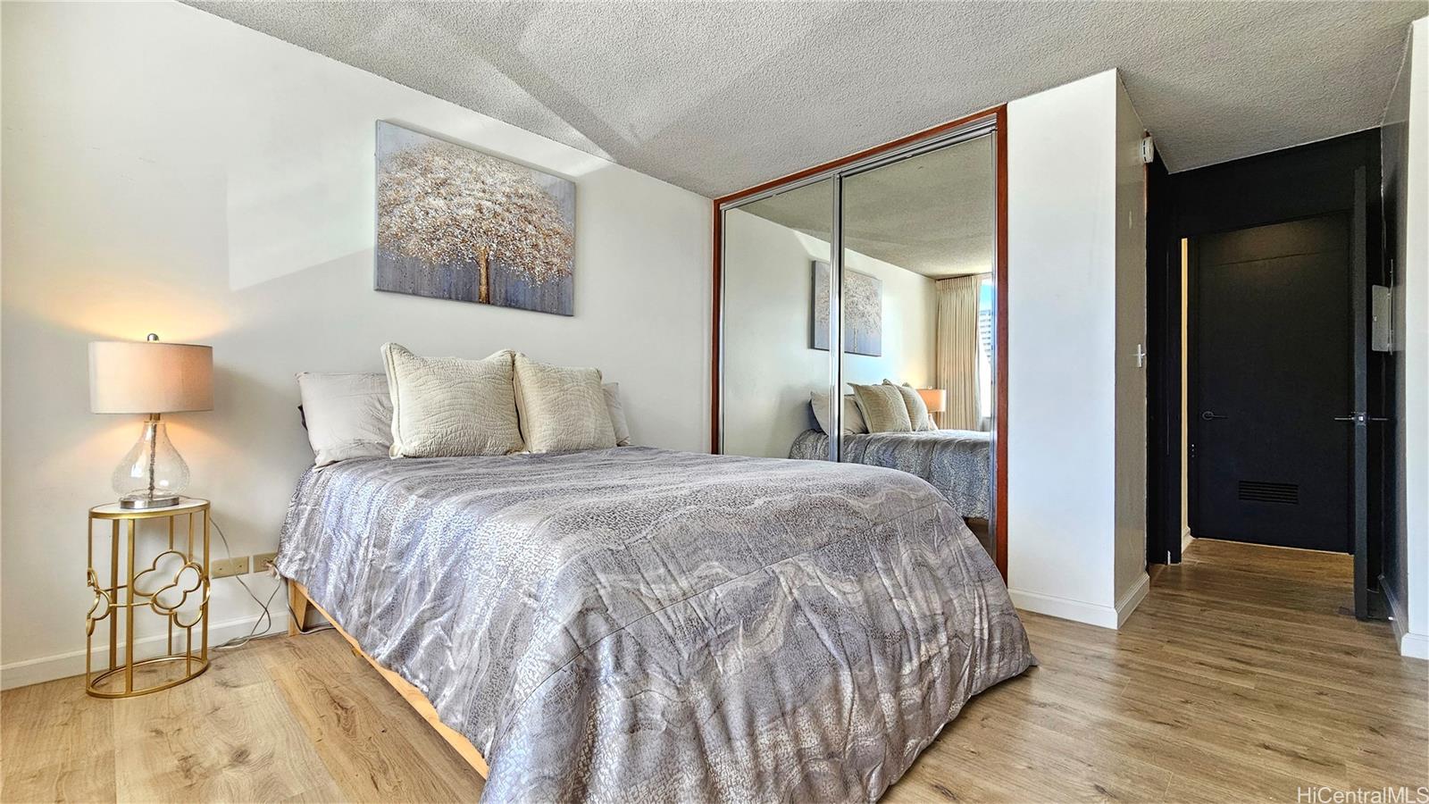 2825 S King Street  Unit 201