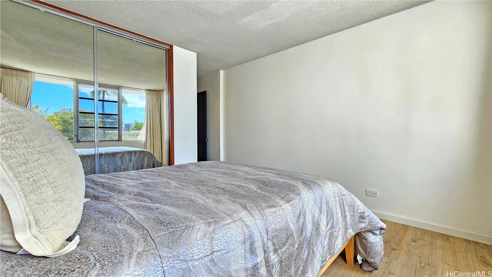 2825 S King Street  Unit 201