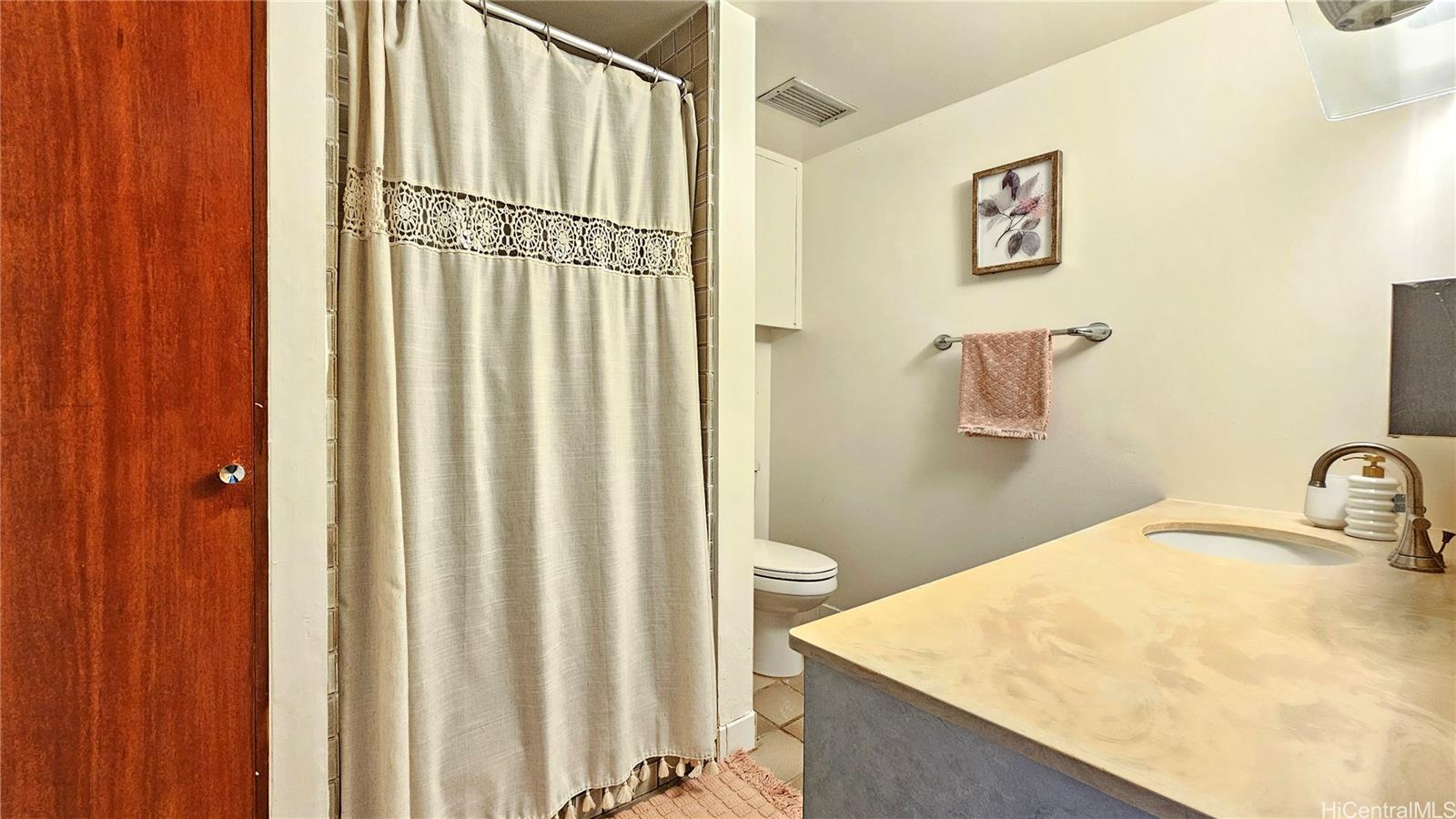 2825 S King Street  Unit 201