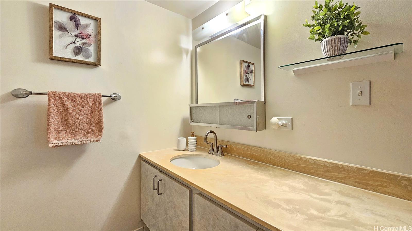 2825 S King Street  Unit 201