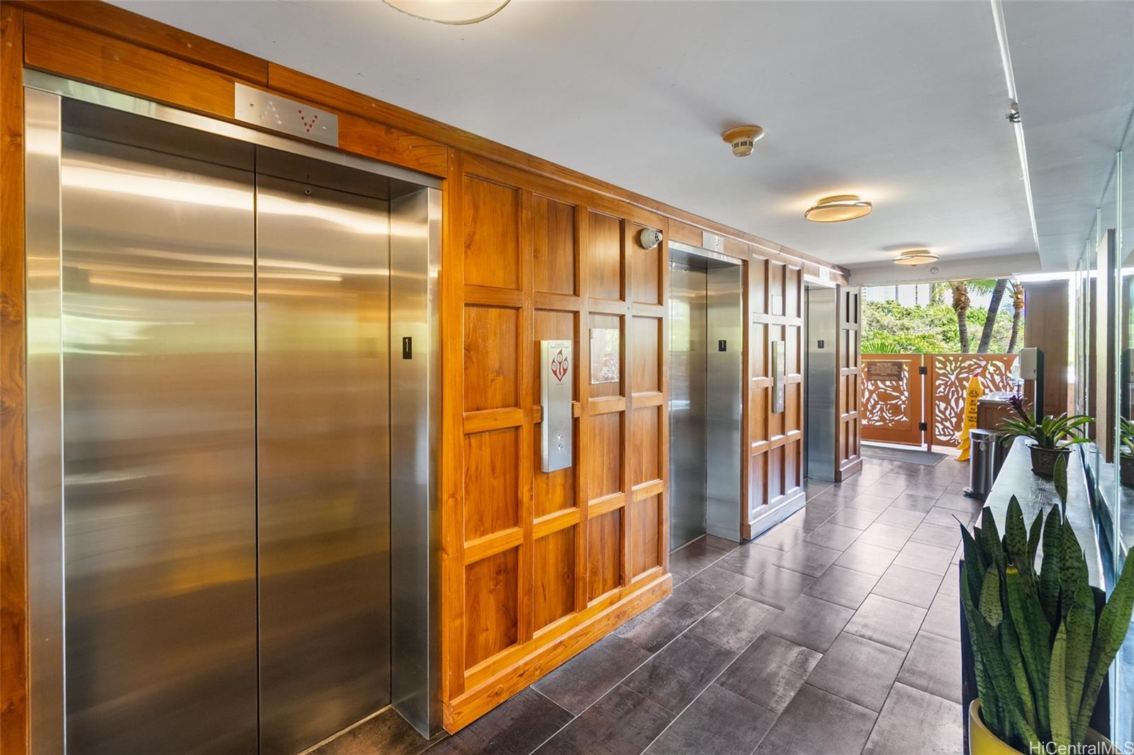 2045 Kalakaua Avenue  Unit 118