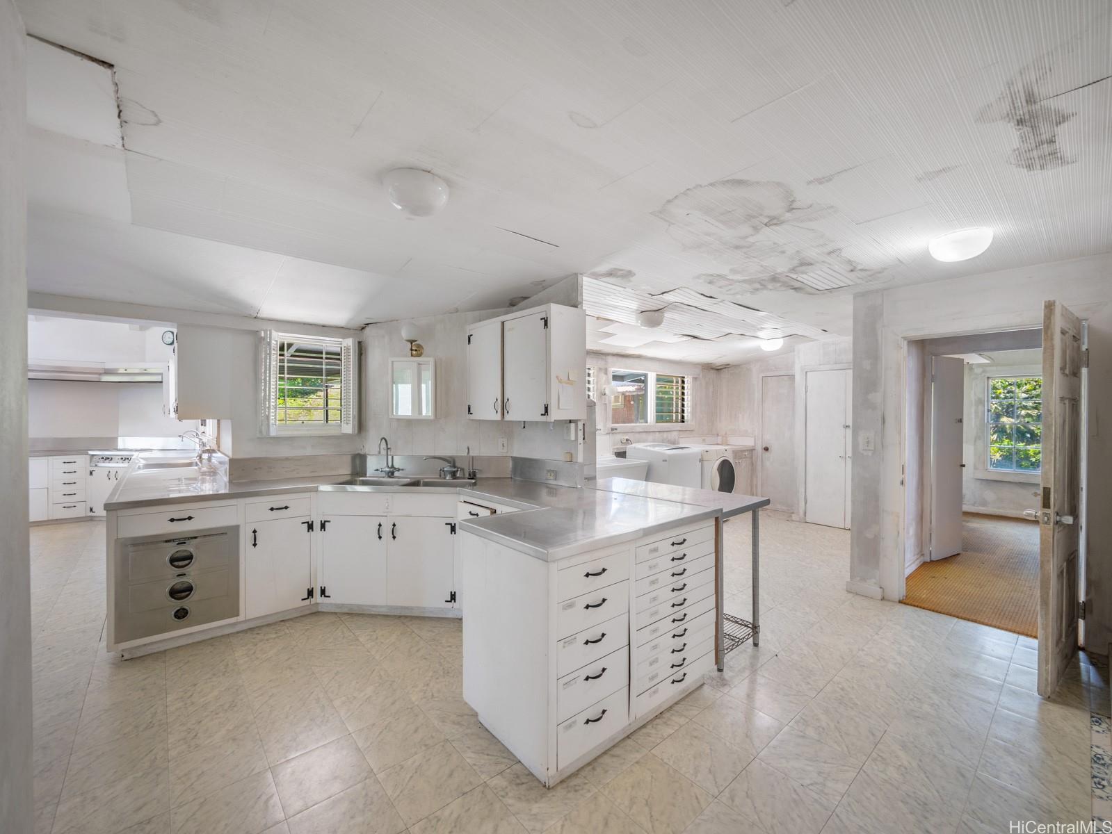 3330 Tantalus Drive