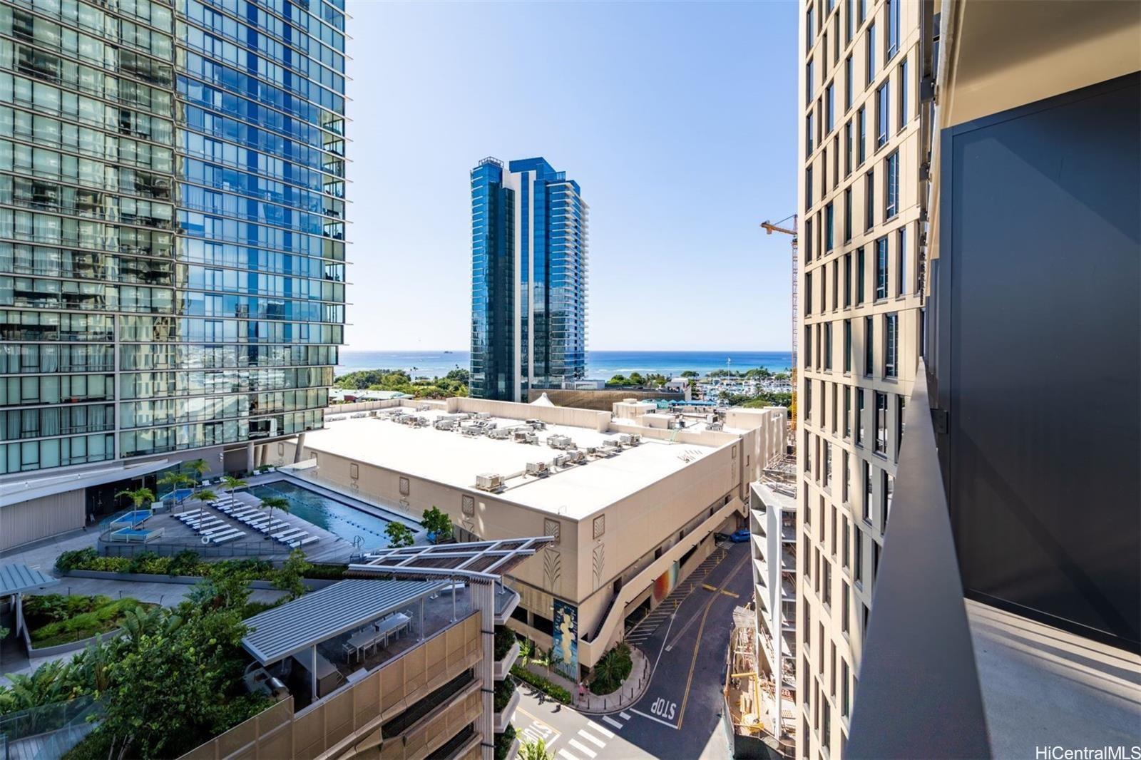 987 Queen Street 1310