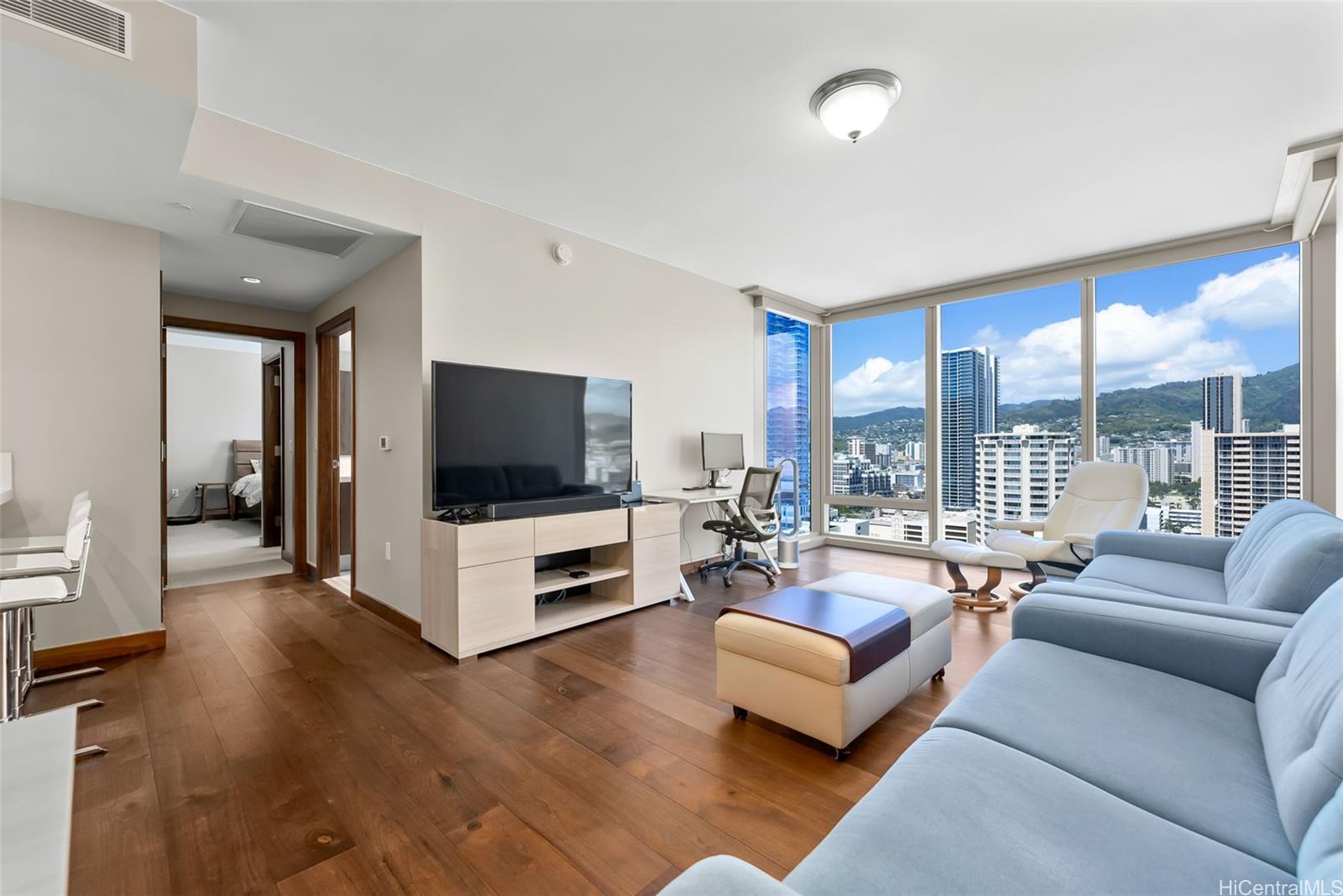 1555 Kapiolani Boulevard 1615